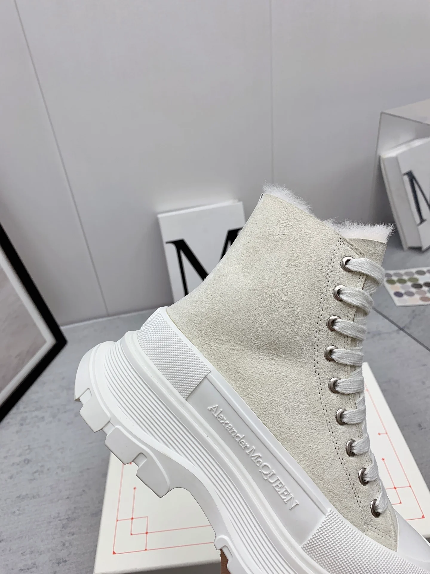 McQueen - Высокие кроссовки с меховой отделкой - Унисекс