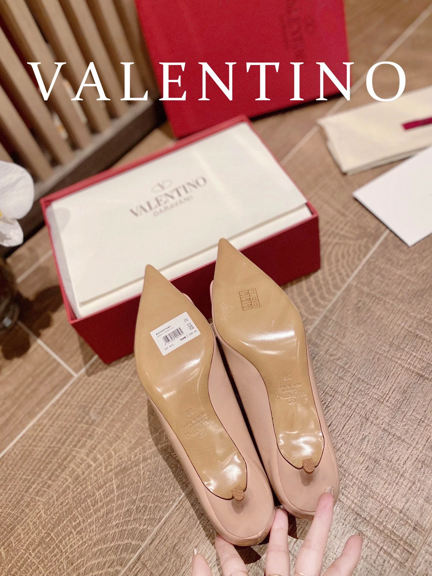 Лакированные туфли Valentino V-образной формы на каблуке - розовые