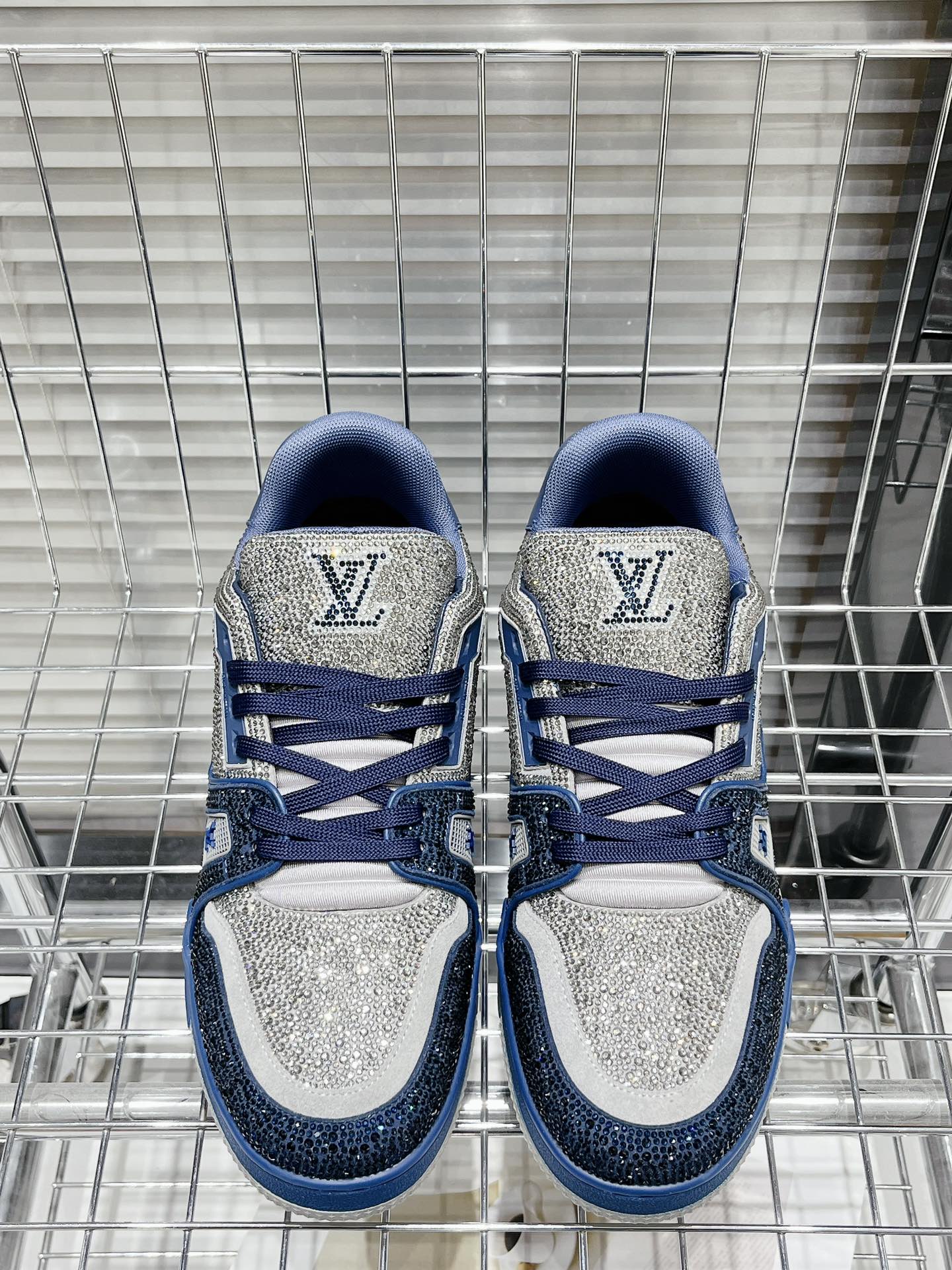 Кроссовки LV Trainer - обувь для скейтбординга - глянцевые синие и серебристые - унисекс