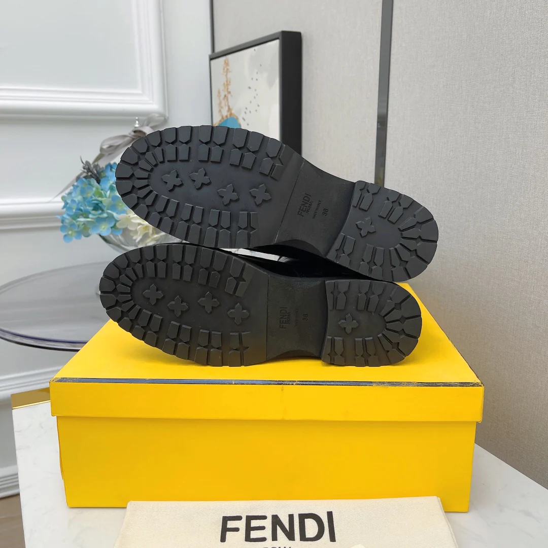 Новинки сезона осень/зима 2022 от Fendi - Сапоги для верховой езды - 1