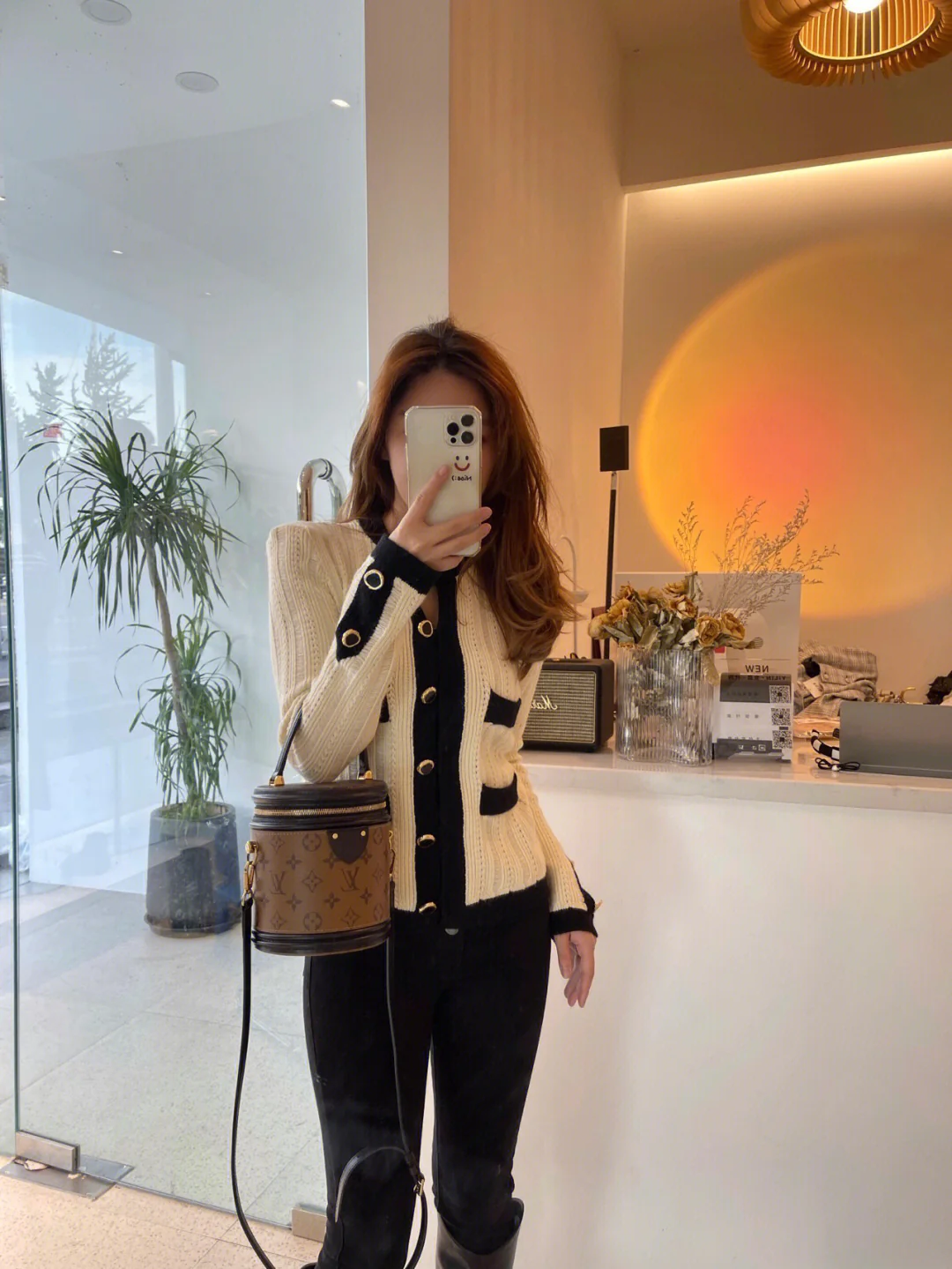 m43986-LV-Cannes Money Bucket-Handbag/Crossbody Bag