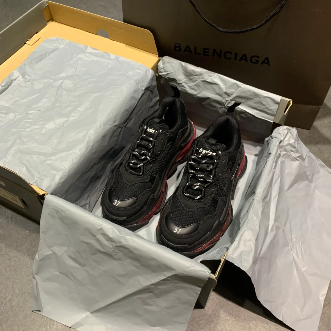 Li Shi - Папины кроссовки - Черно-красные