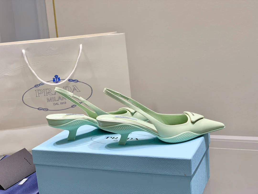 Prada - Зеленые туфли на низком каблуке
