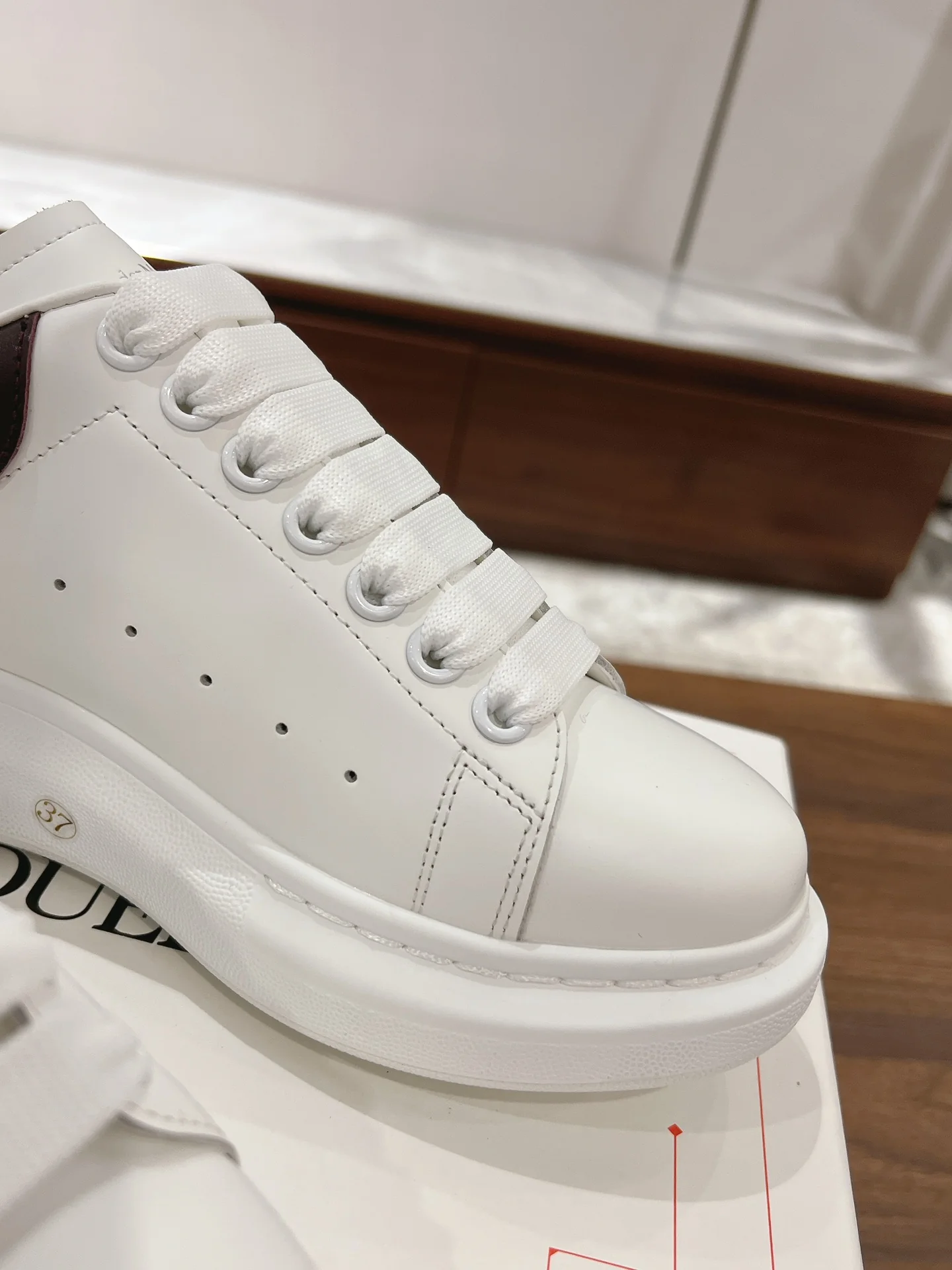 Скейтбордные кроссовки McQueen 2024 — темно-коричневые