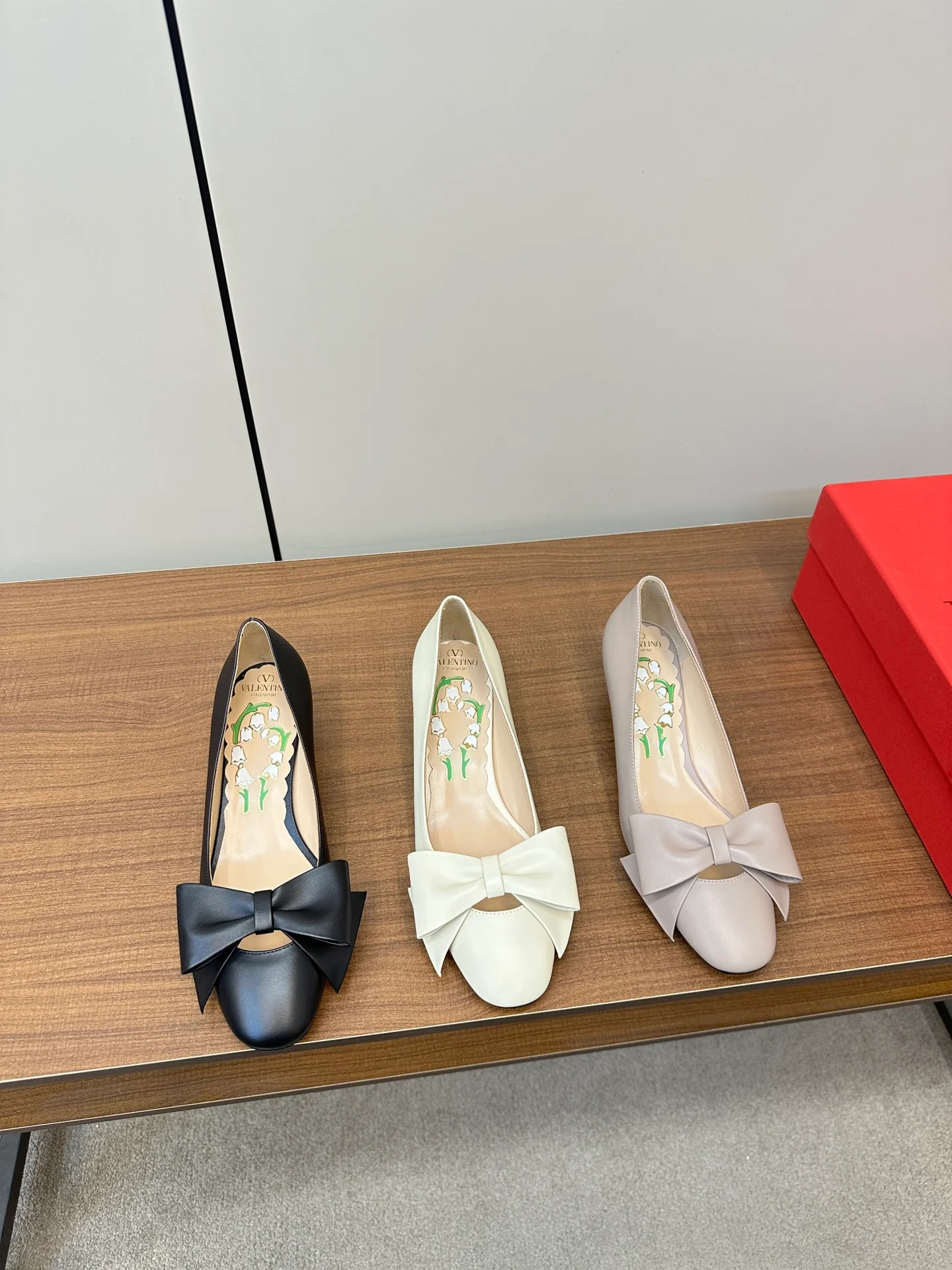 Обувь Valentino ?Бабочка? 2024 года — изображение из коллекции.