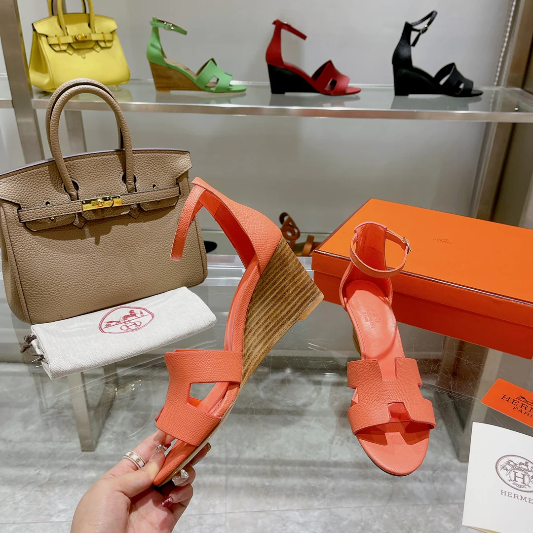 Новинки коллекции Hermes весна/лето 2022 - Сандалии на высоком каблуке - 3