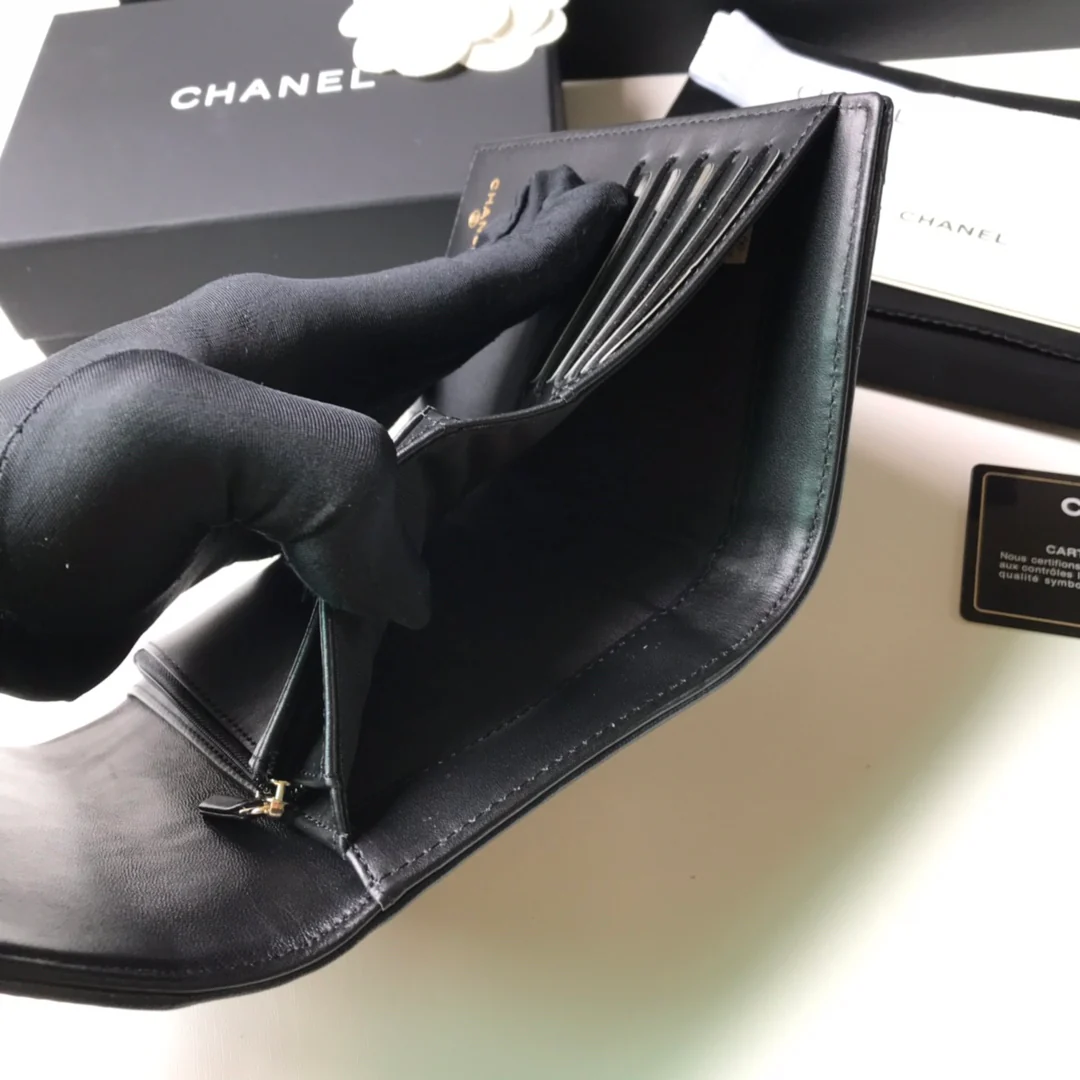 Chanel - Тройная застежка - Черная овечья кожа с золотой фурнитурой