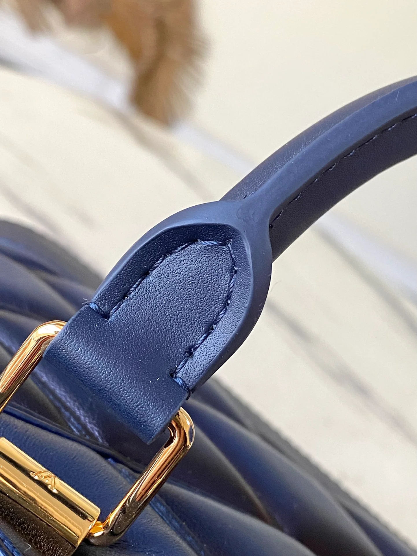 m23666-LV-nicolas-ghesquiere-shell bag-blue