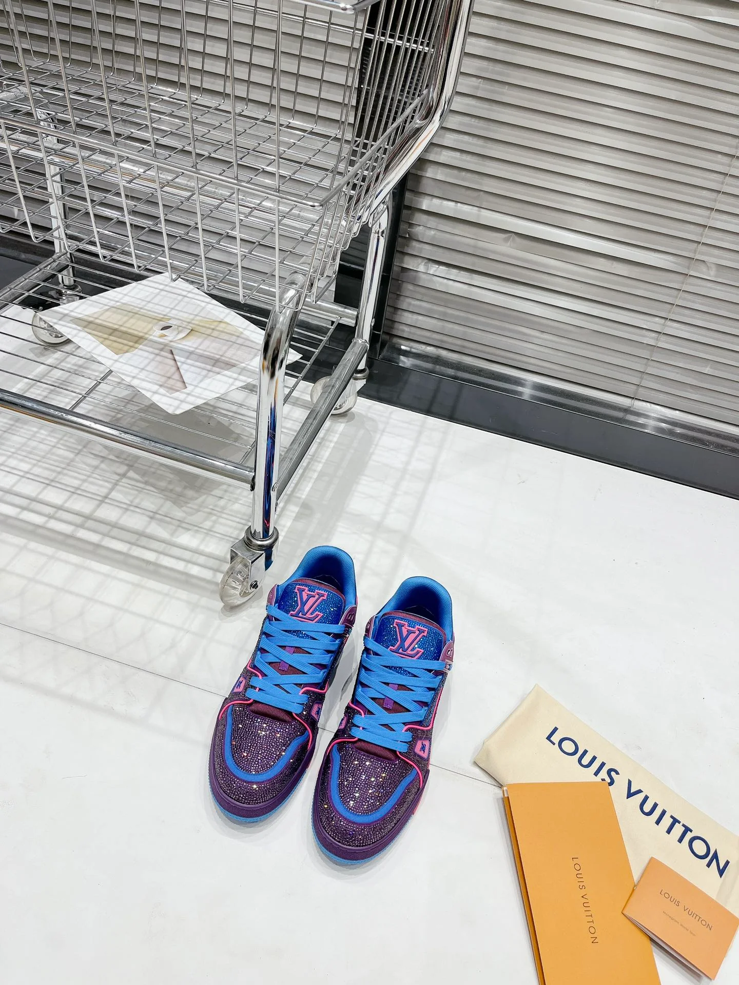 Кроссовки LV Trainer - обувь для скейтбординга - глянцевые сине-розовые - унисекс