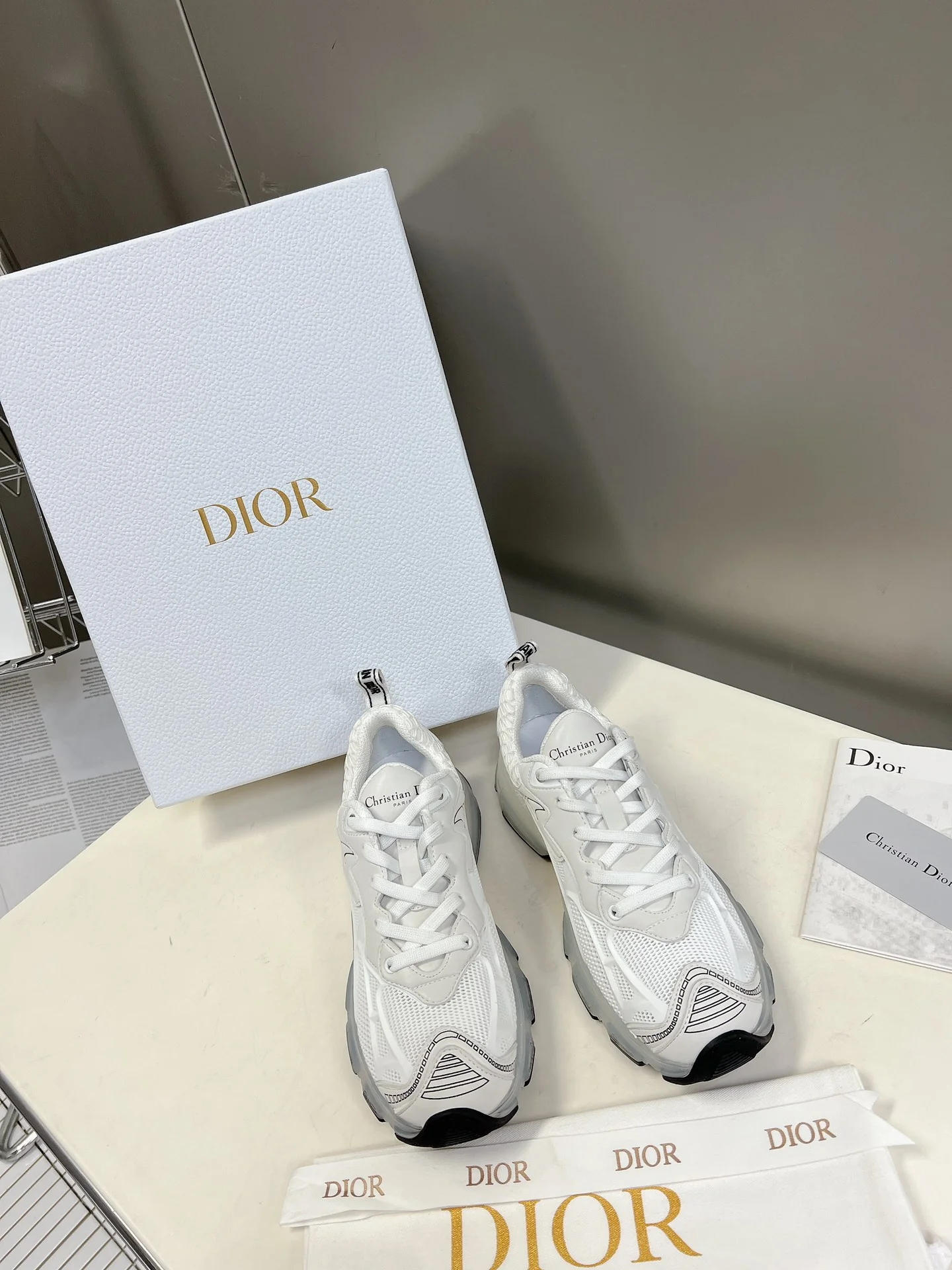 Dior - спортивная и повседневная обувь