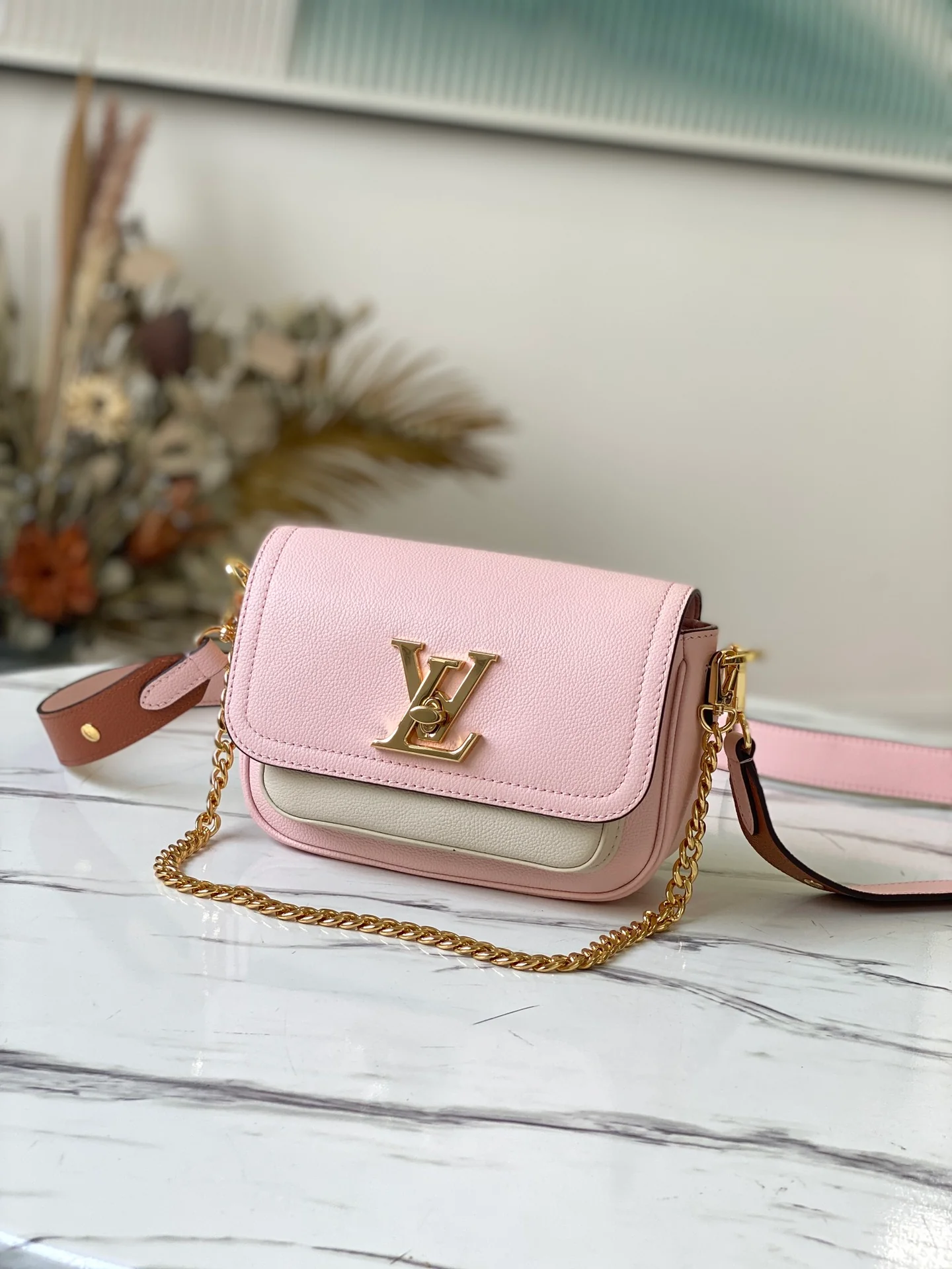 m585545LV-lockme-tender-handbag-pink