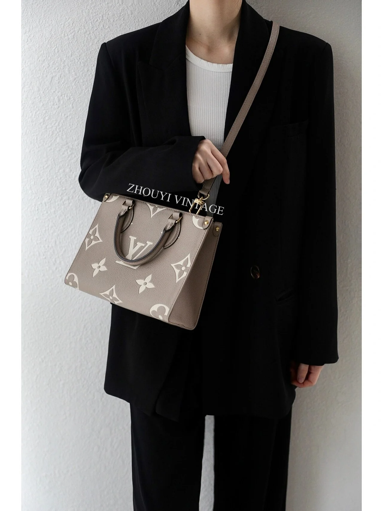 m45494-LV-onthego-mm-Сумка через плечо - Голубино-серый