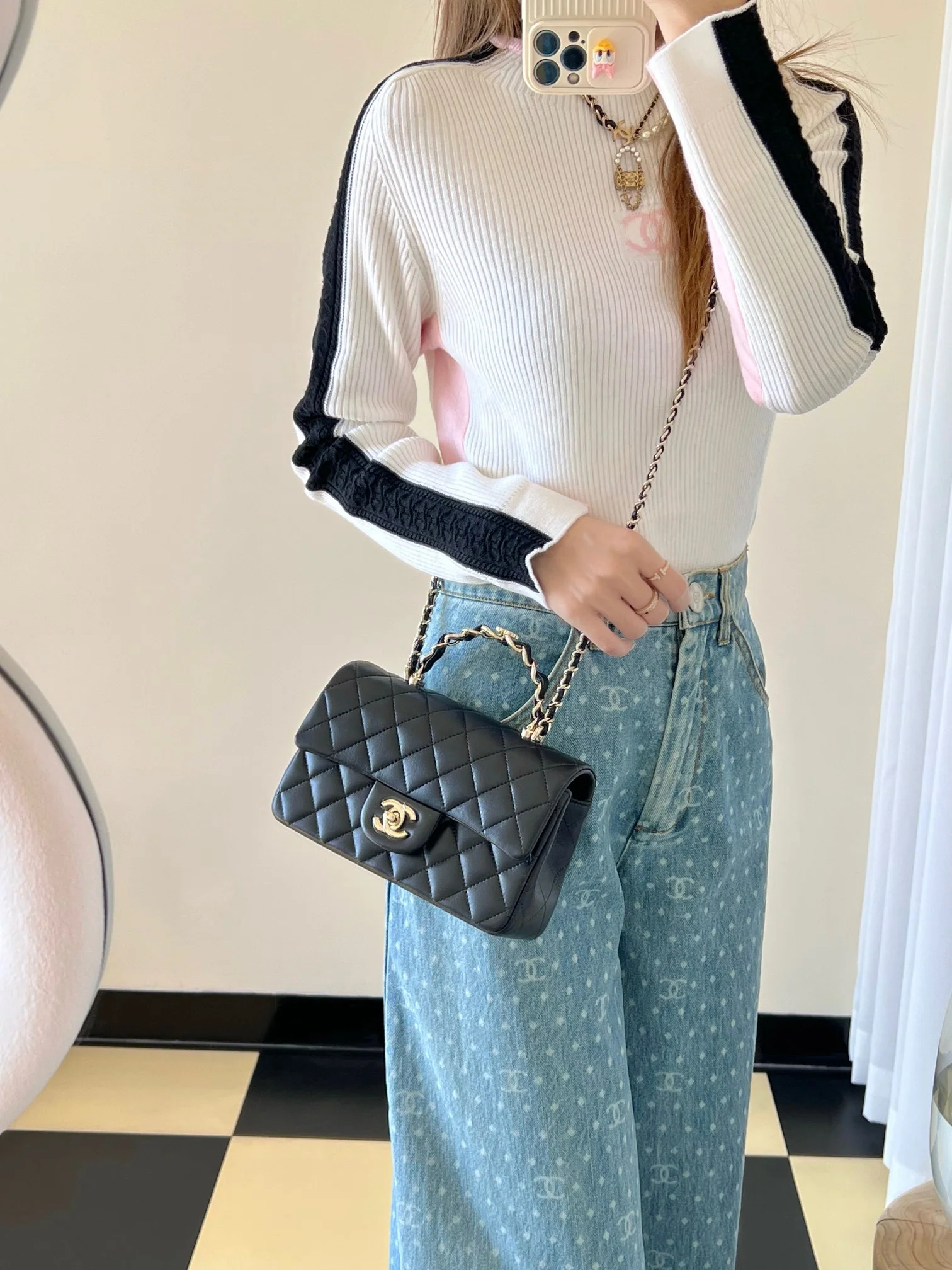 Chanel - Сумка с двойной С-образной ручкой и клапаном CF - Черная