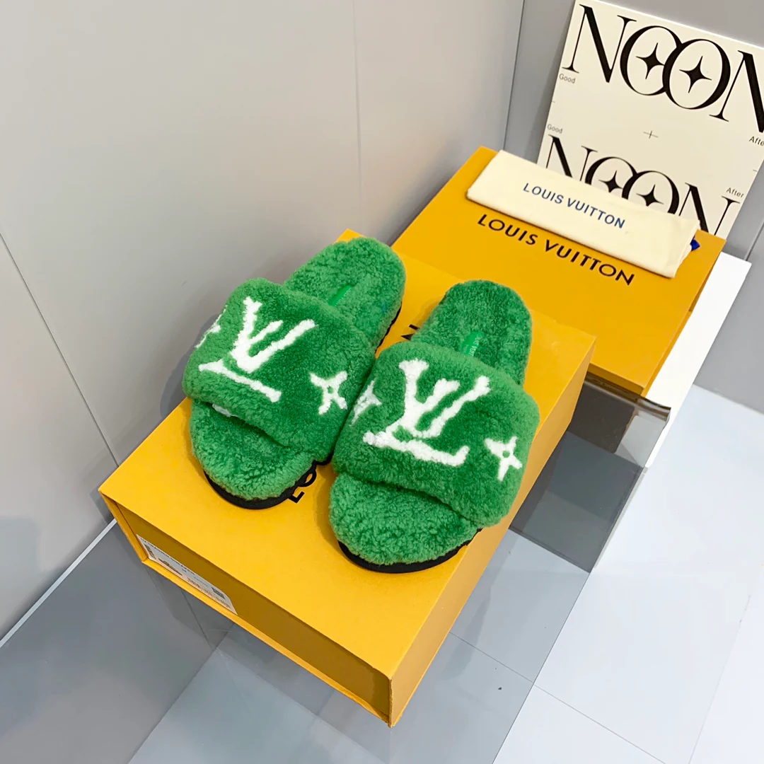 Новинка ранней весны 2022 года от LV - Меховые тапочки - Зеленые