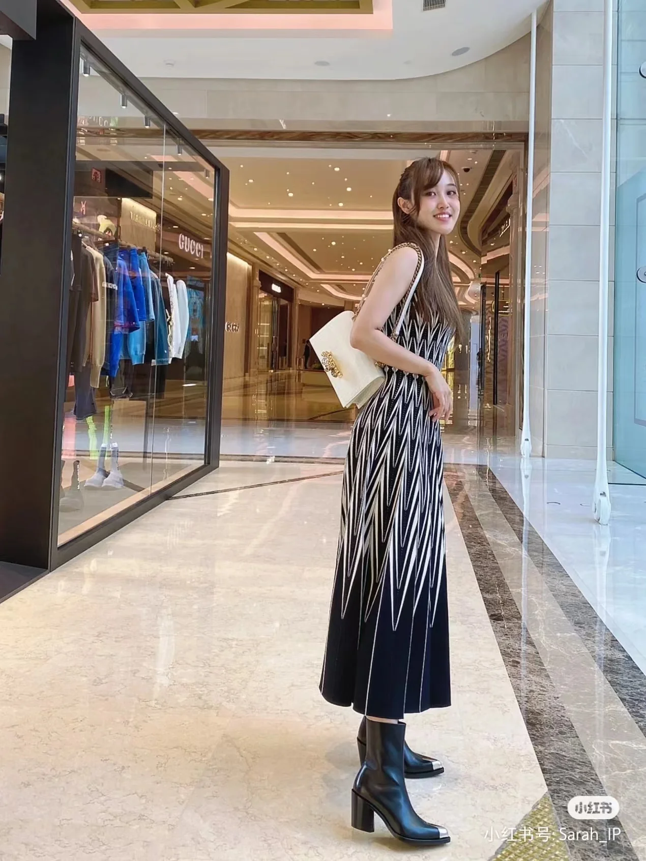 Ботильоны Alexander McQueen Retro с металлическим носком и застежкой-молнией