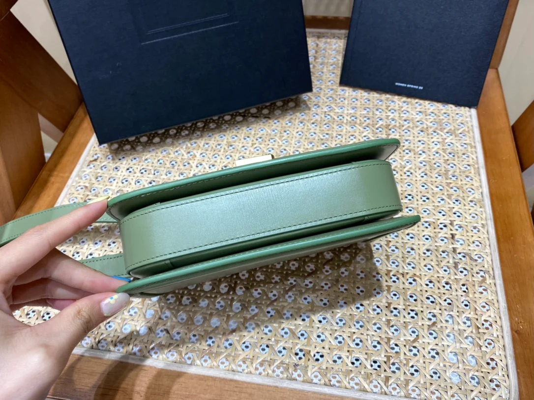 Булочка YSL Solferino с тофу, зеленый авокадо, 18 см