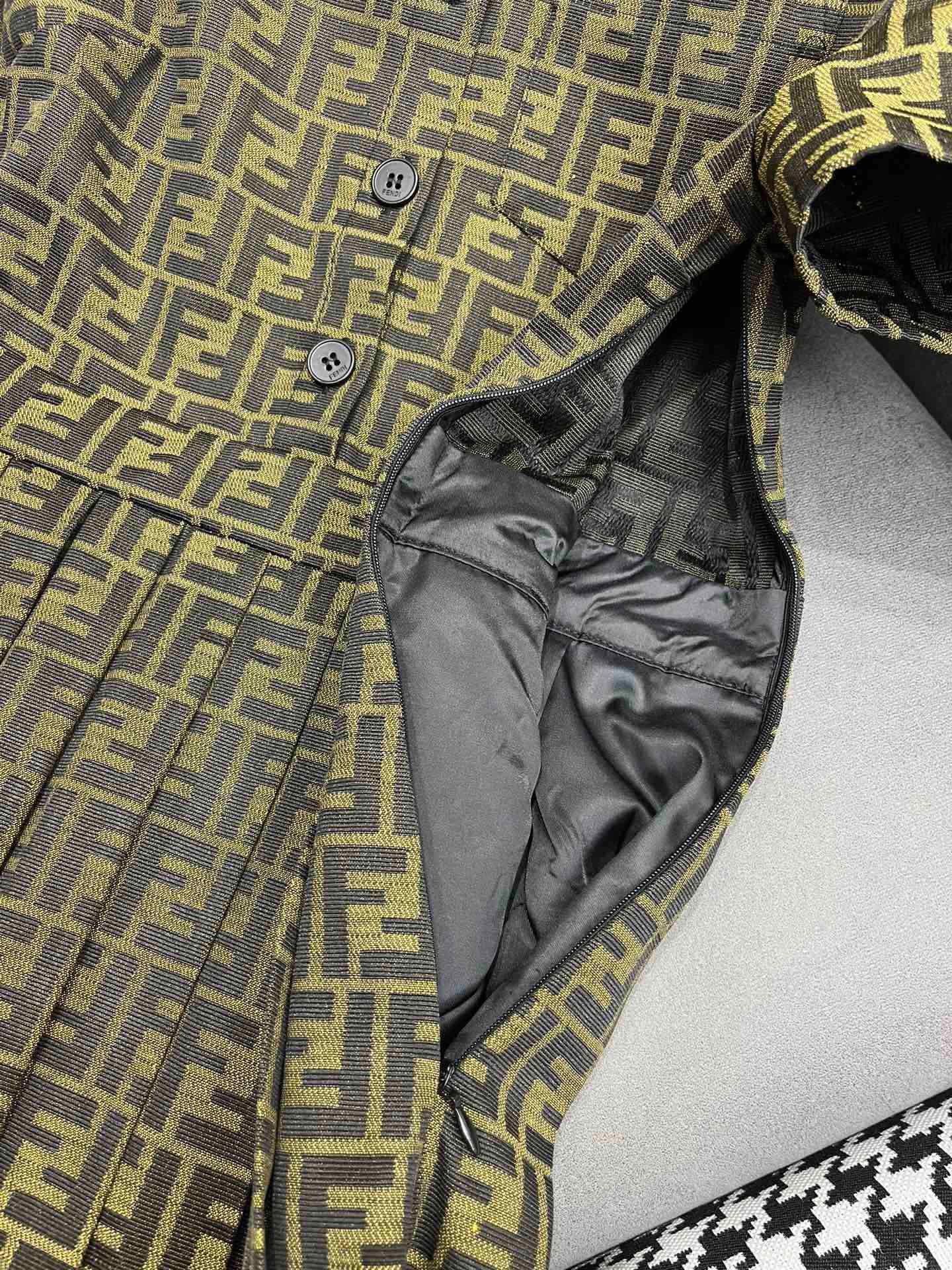 Fendi - 2403 - 24ss Весна/Лето Новое платье-рубашка