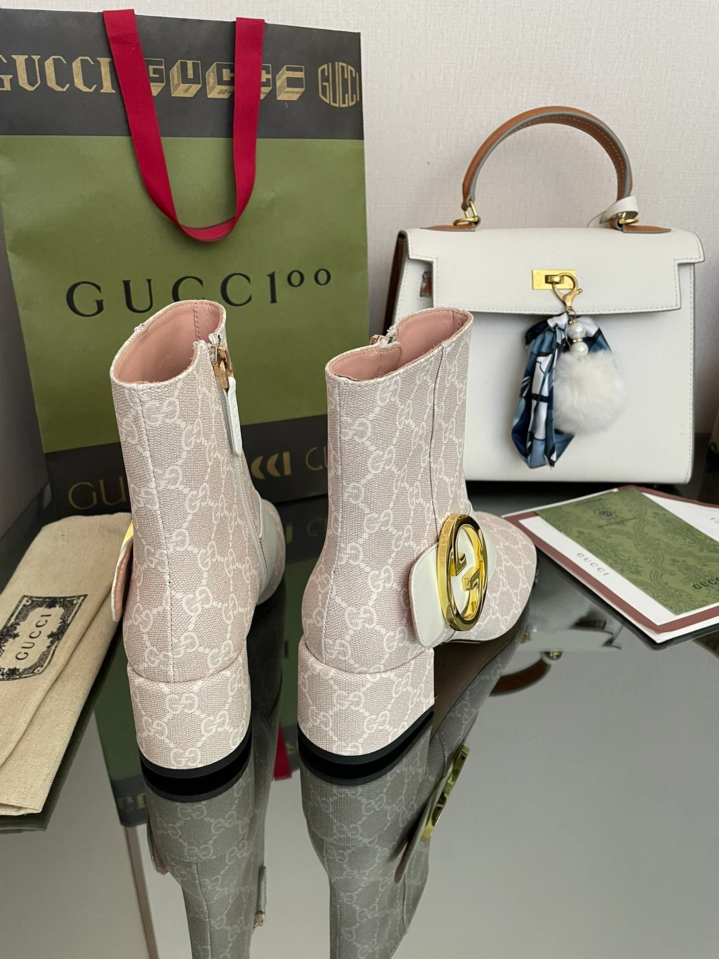 Gucci - Ботинки на низком каблуке - Монограммный узор - Белый