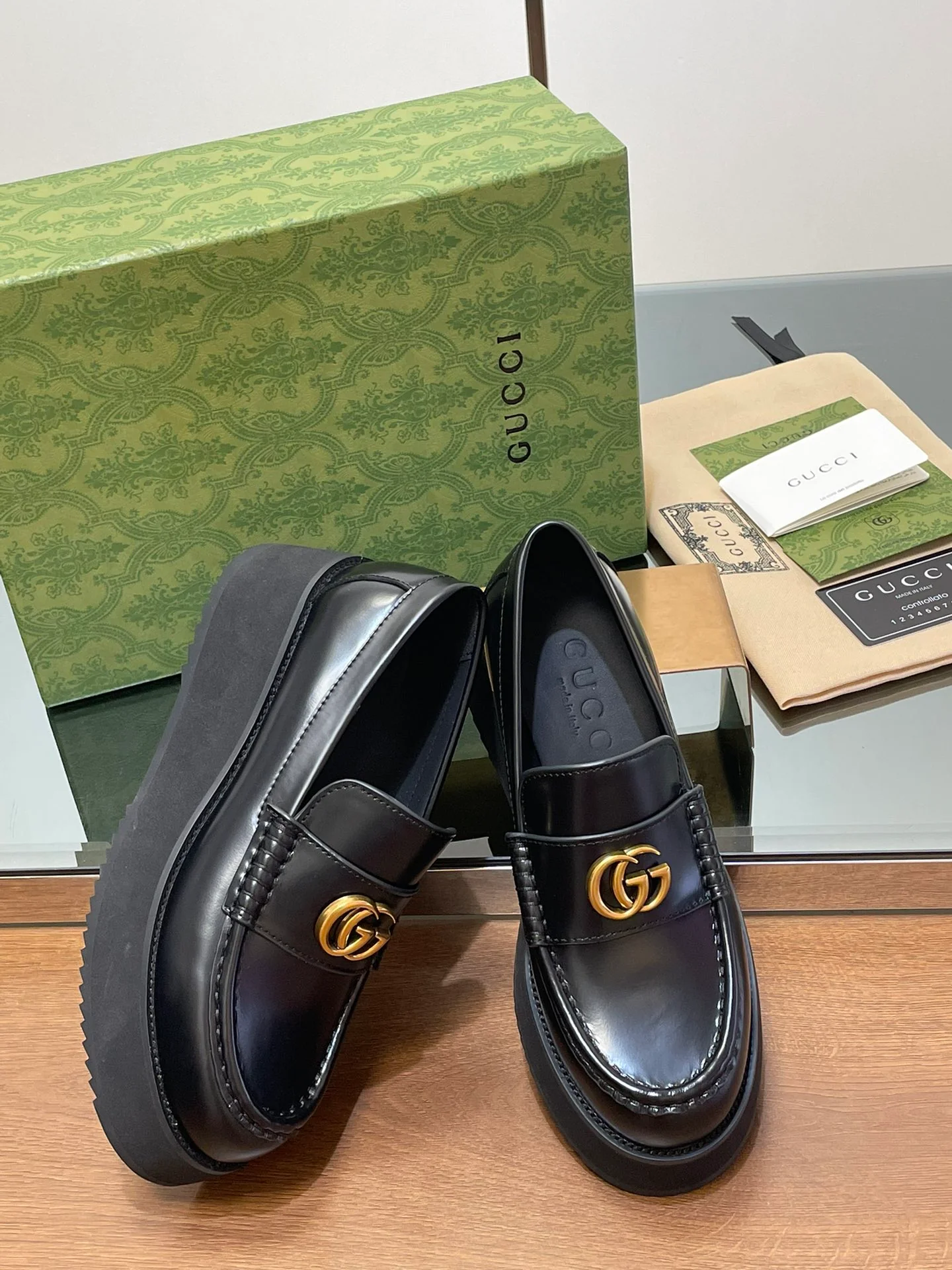Лоферы на платформе Gucci 2024 - черные