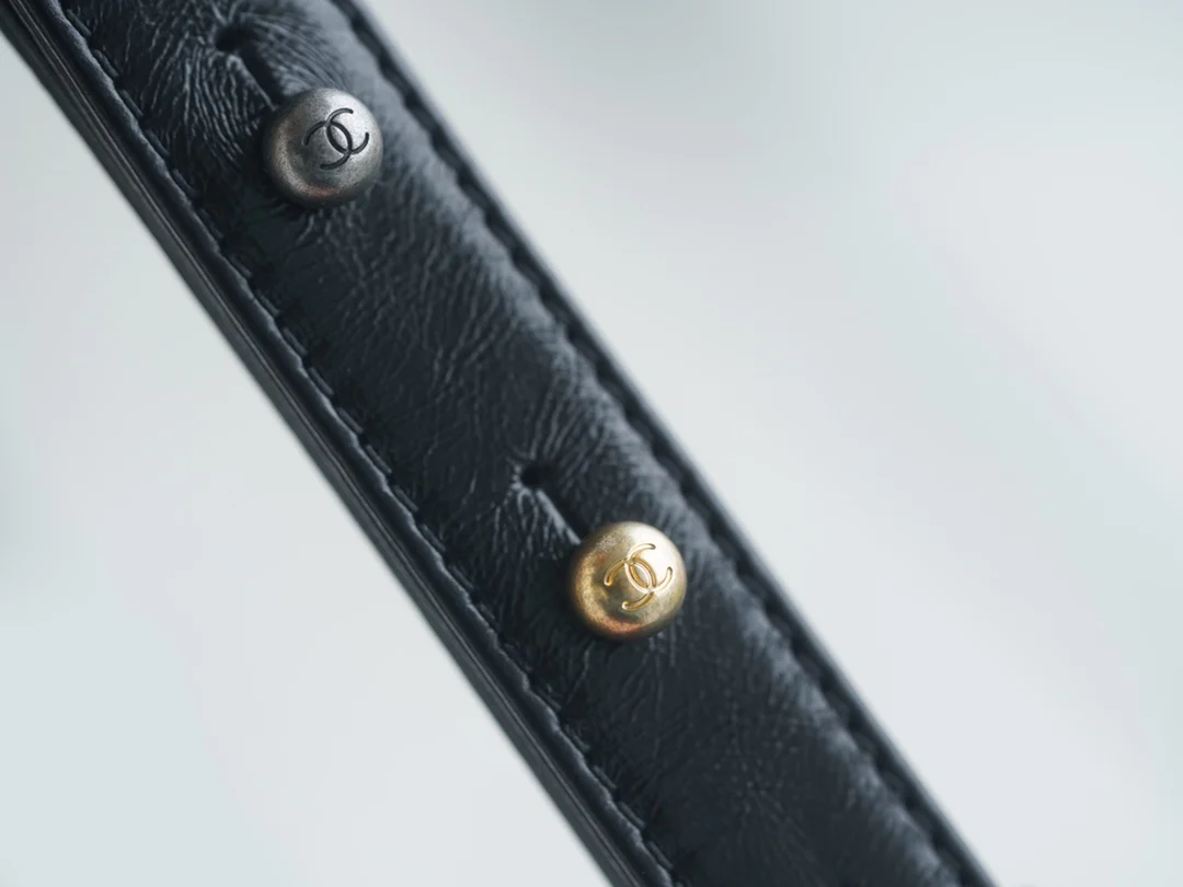 Сумка-хобо Chanel - черная, маленькая, 20 см