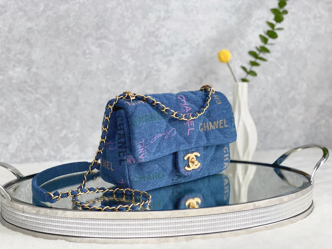 Сумка Chanel из коллекции весна/лето с граффити, джинсовая – CF Bag – 23 см