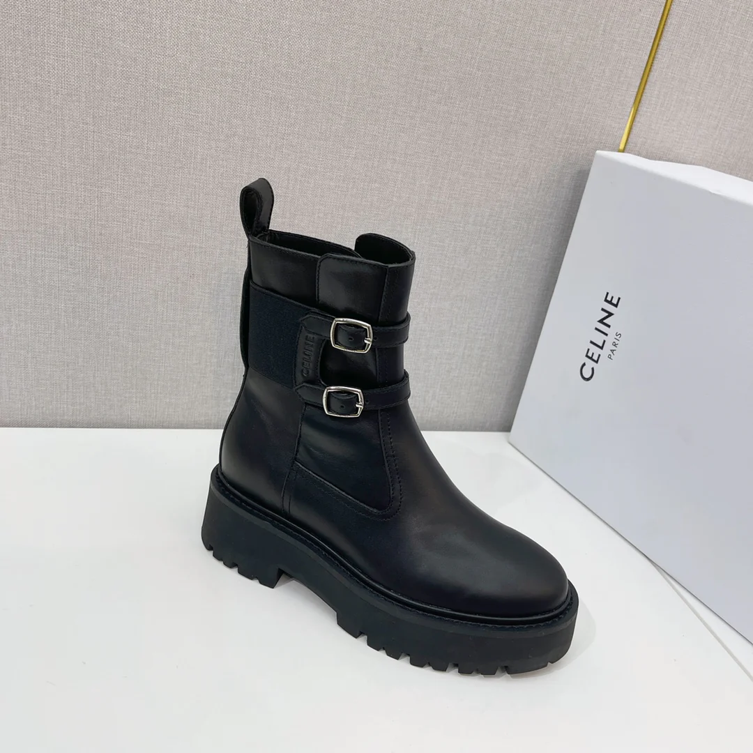 Новинка осенне-зимней коллекции Celine 2022 — кожаные ботильоны — в стиле Ян Ми — черные.
