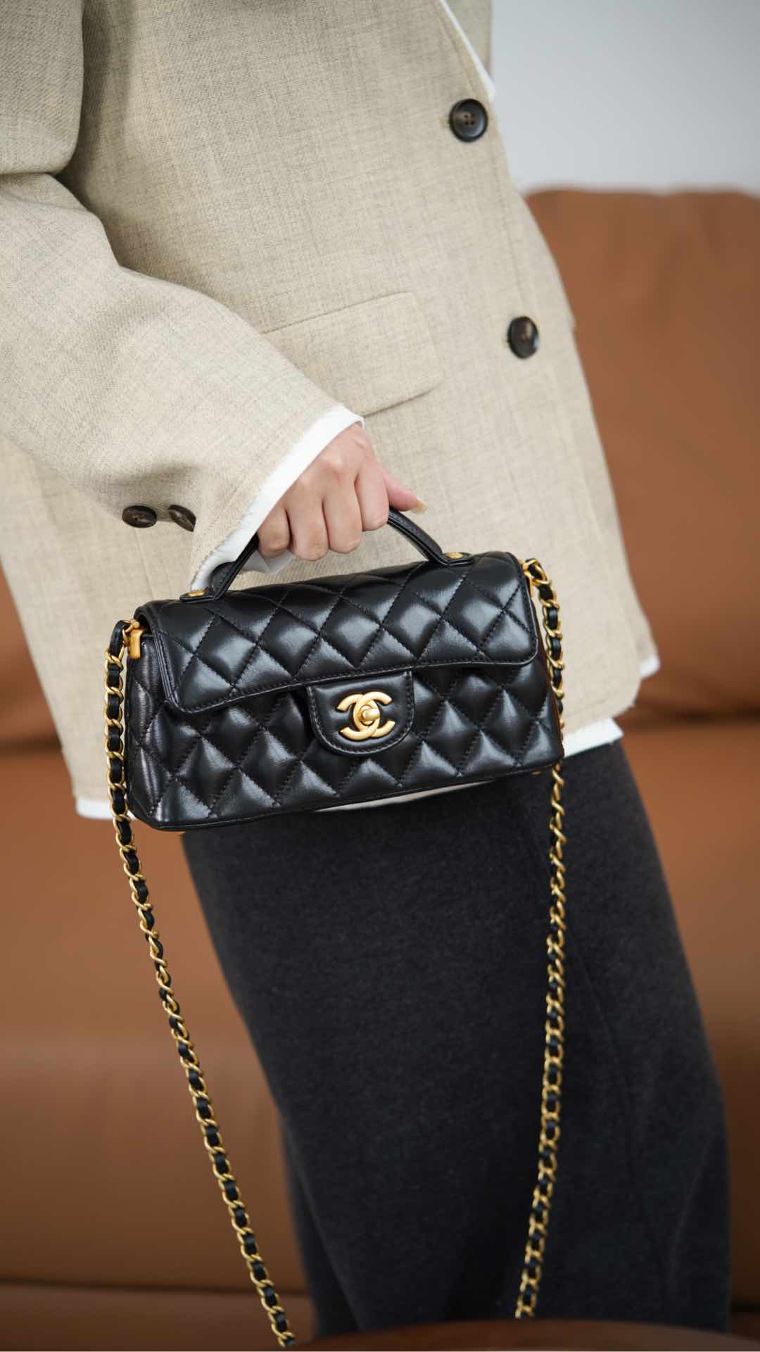 Chanel 25p - Сумка с горизонтальной ручкой и клапаном - Черно-золотая