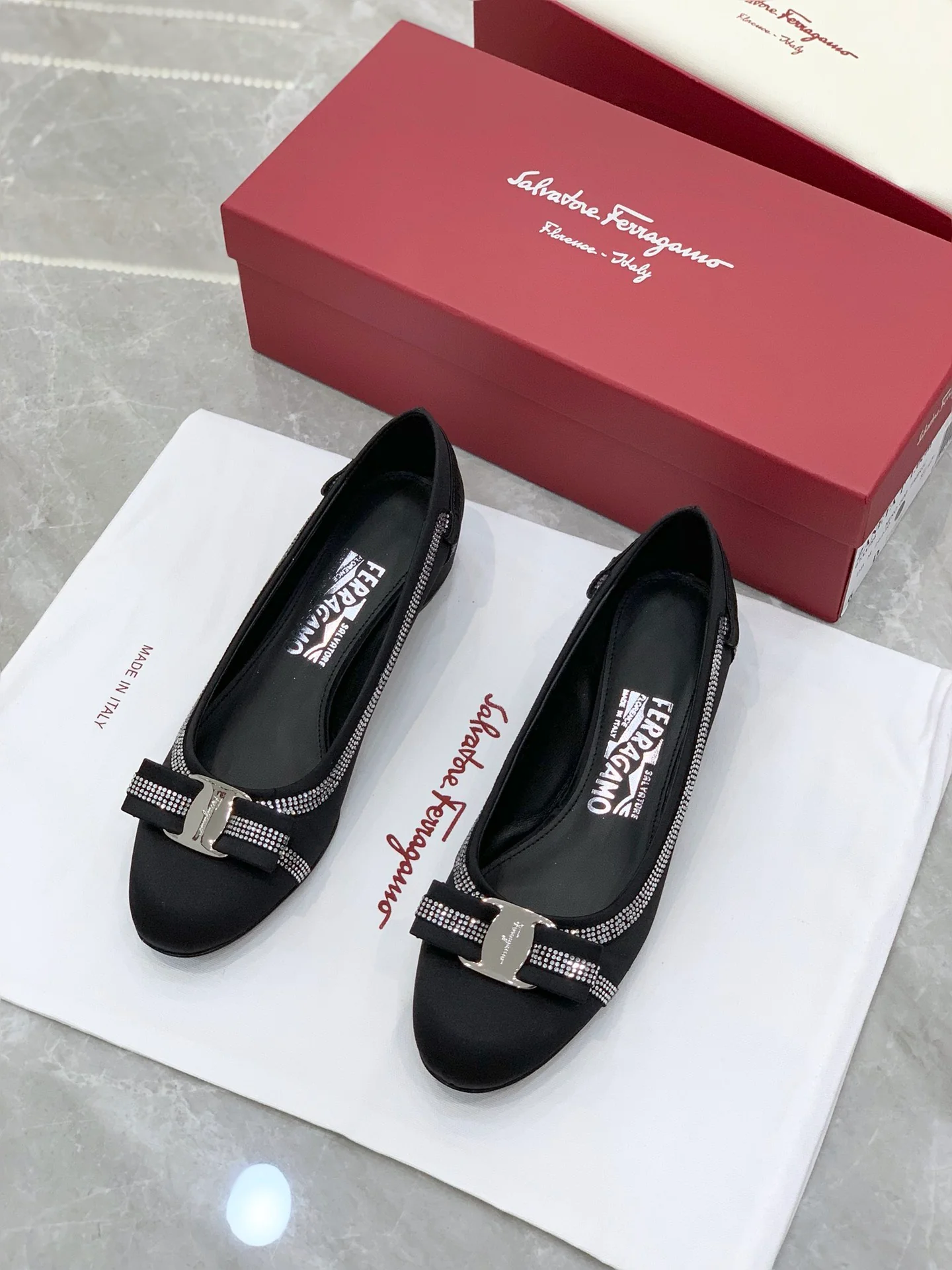 Туфли Salvatore Ferragamo - Ferragamo - Vara bow - низкие массивные каблуки