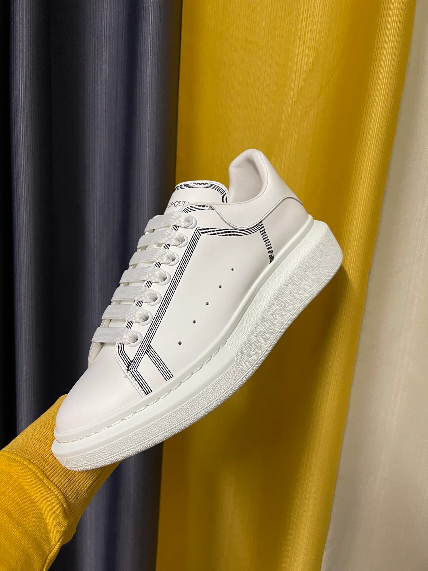 Классические белые кроссовки McQueen - унисекс - полностью белая кожа - черные полоски - премиум-издание