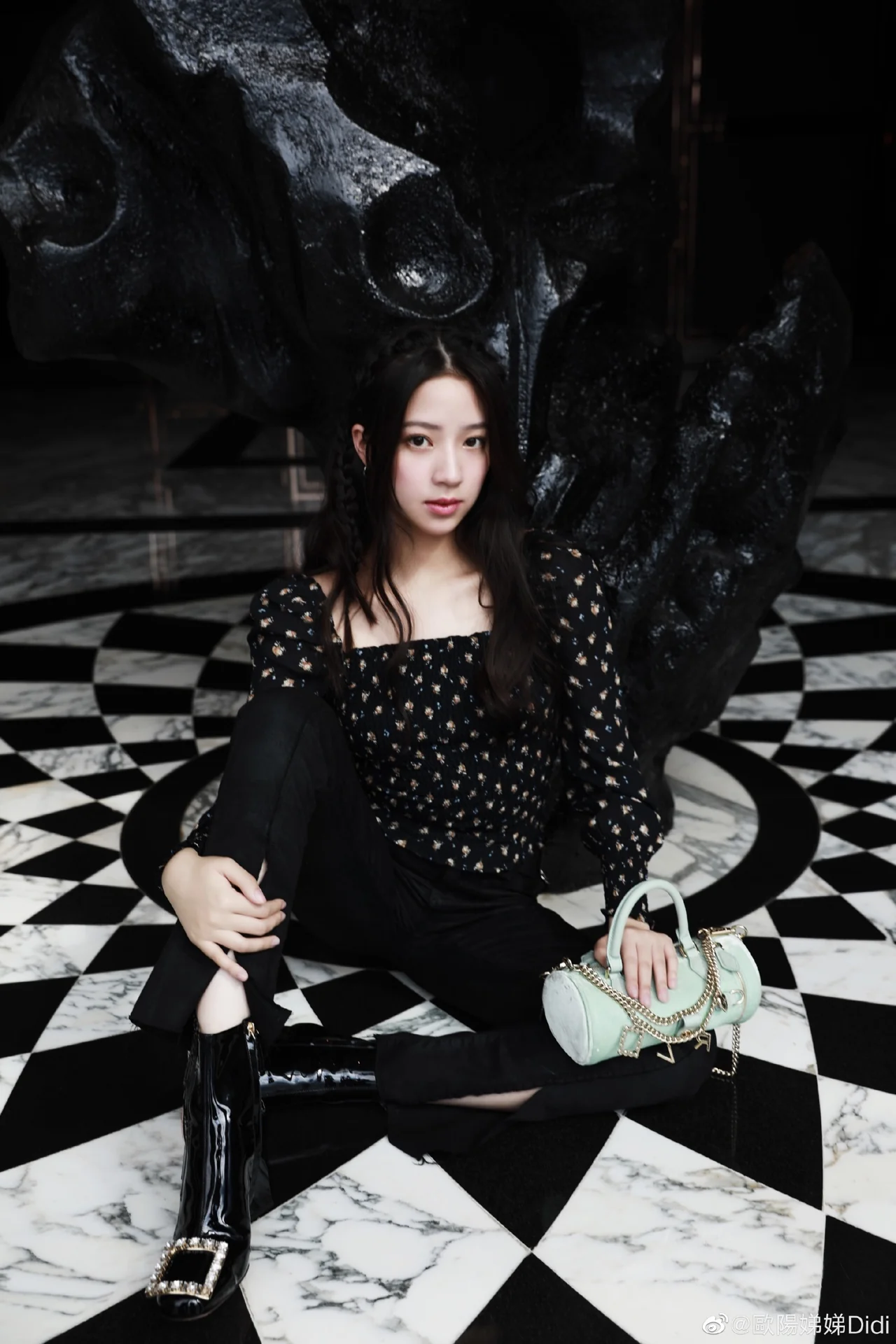 RV Shoes - 22ss - Ботильоны на массивном каблуке, украшенные стразами - Стиль Оуян Наны