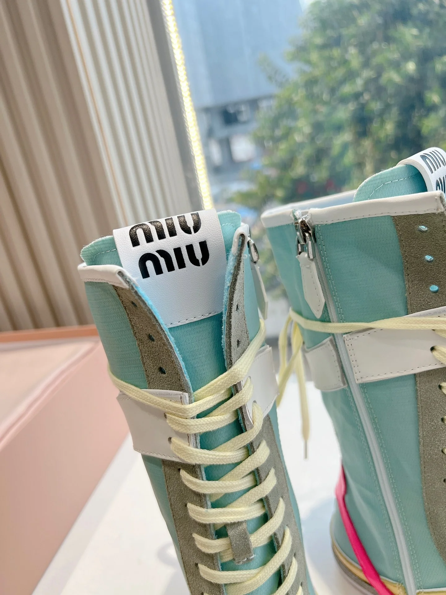 Ботинки для верховой езды Miu Miu 2025 - серые