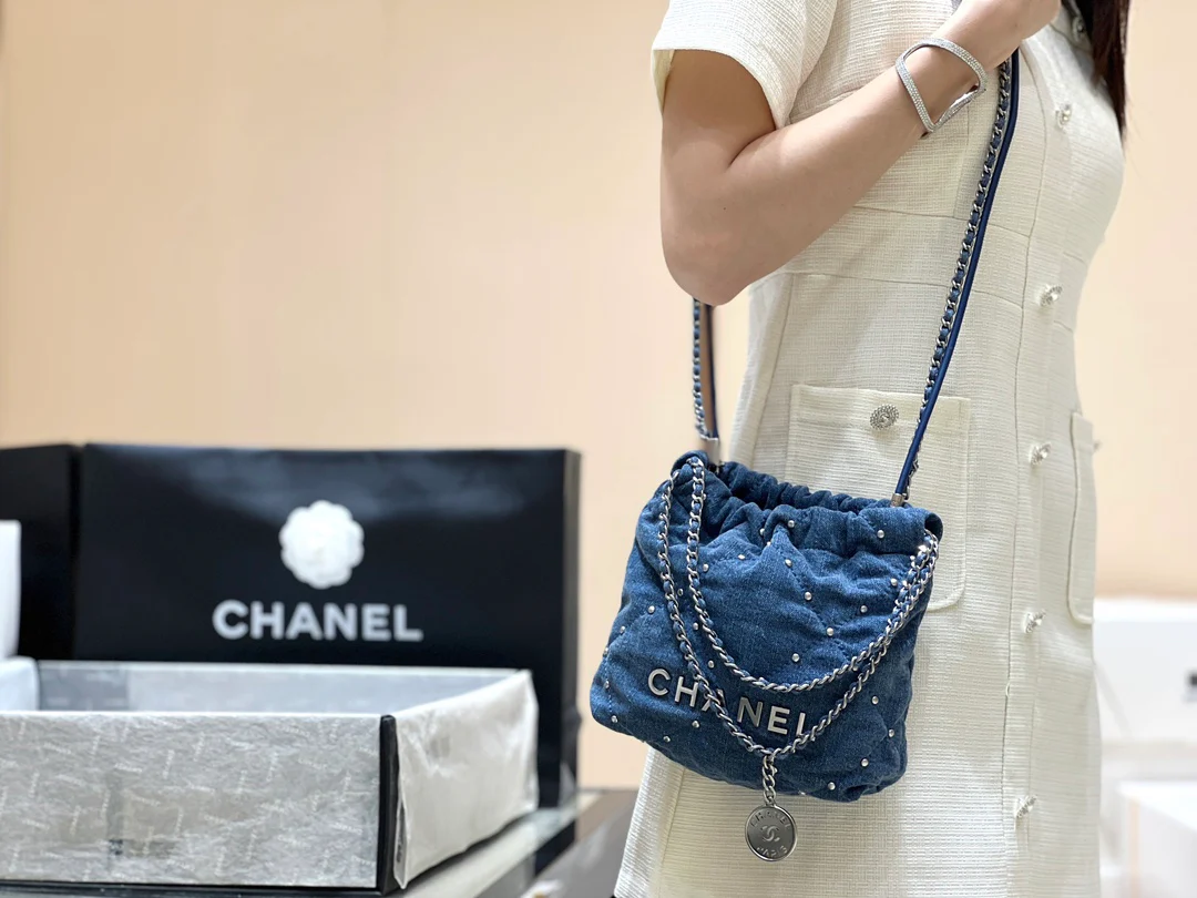 Мини-сумка Chanel 24s 22 серии с заклепками из джинсовой ткани