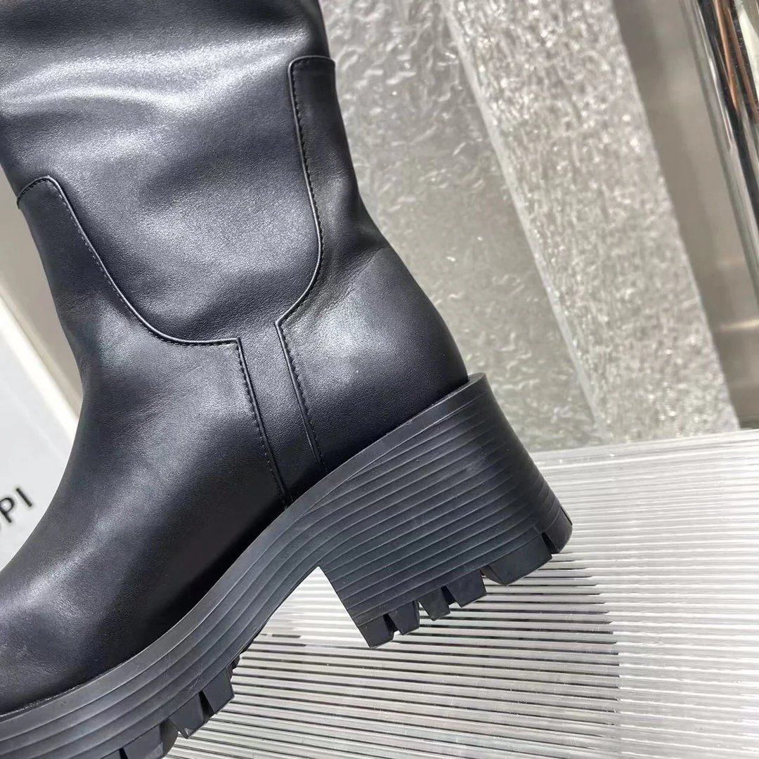 Высокие сапоги Balenciaga Trooper с квадратным носком, коллекция осень/зима 2023.