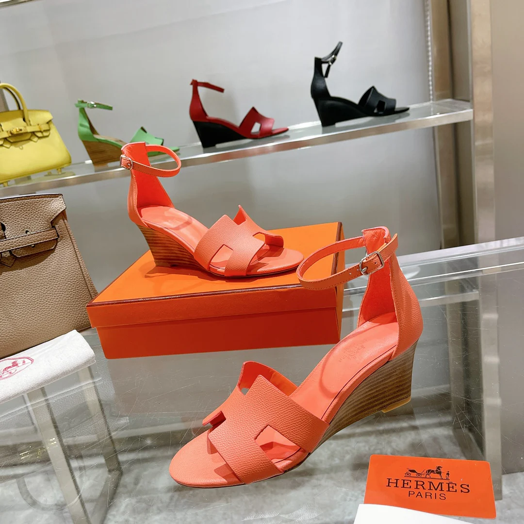 Новинки коллекции Hermes весна/лето 2022 - Сандалии на высоком каблуке - 3