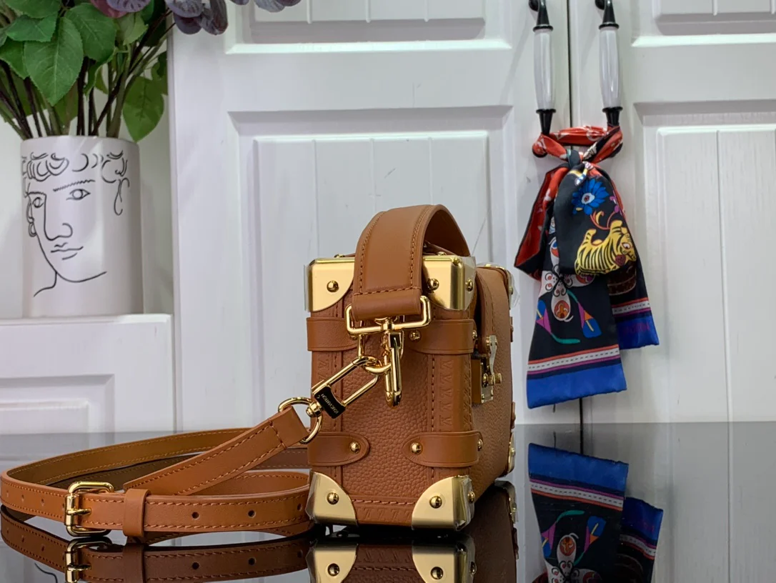 m83080-LV-side-trunk-pm chain bag-brown