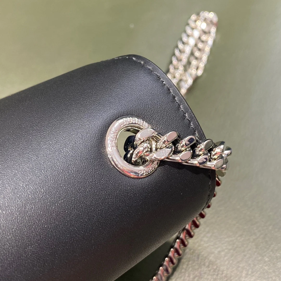 Черная сумка-кроссбоди YSL Kate с цепочкой и серебряной пряжкой