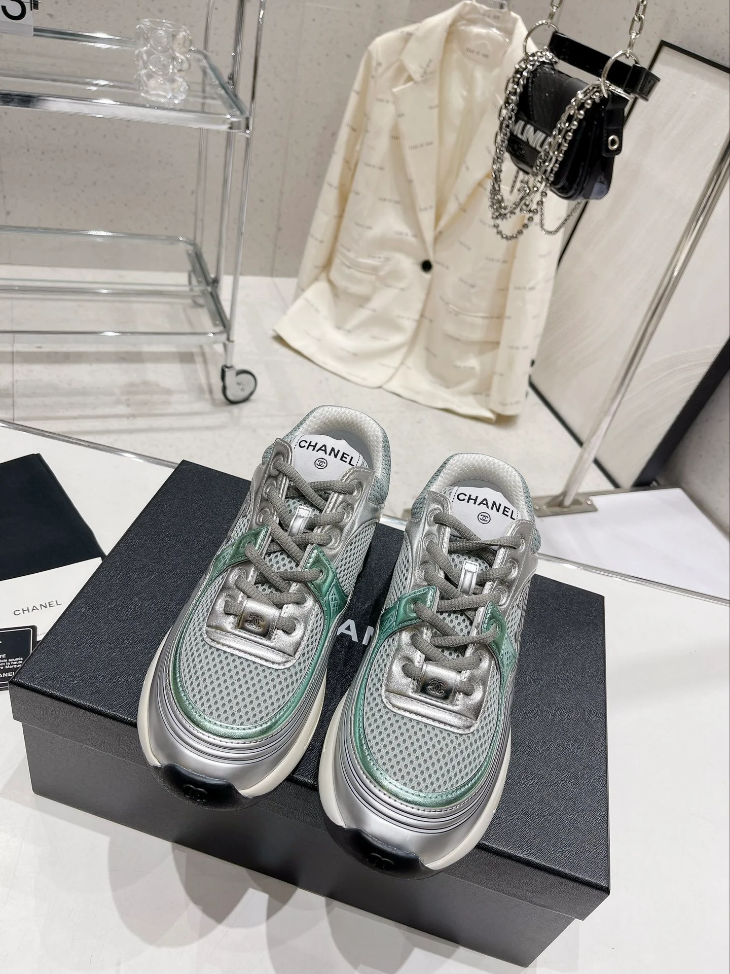 Новинка весенней коллекции Chanel 2023 года - Дышащая сетка - Повседневные кроссовки - Серебристые