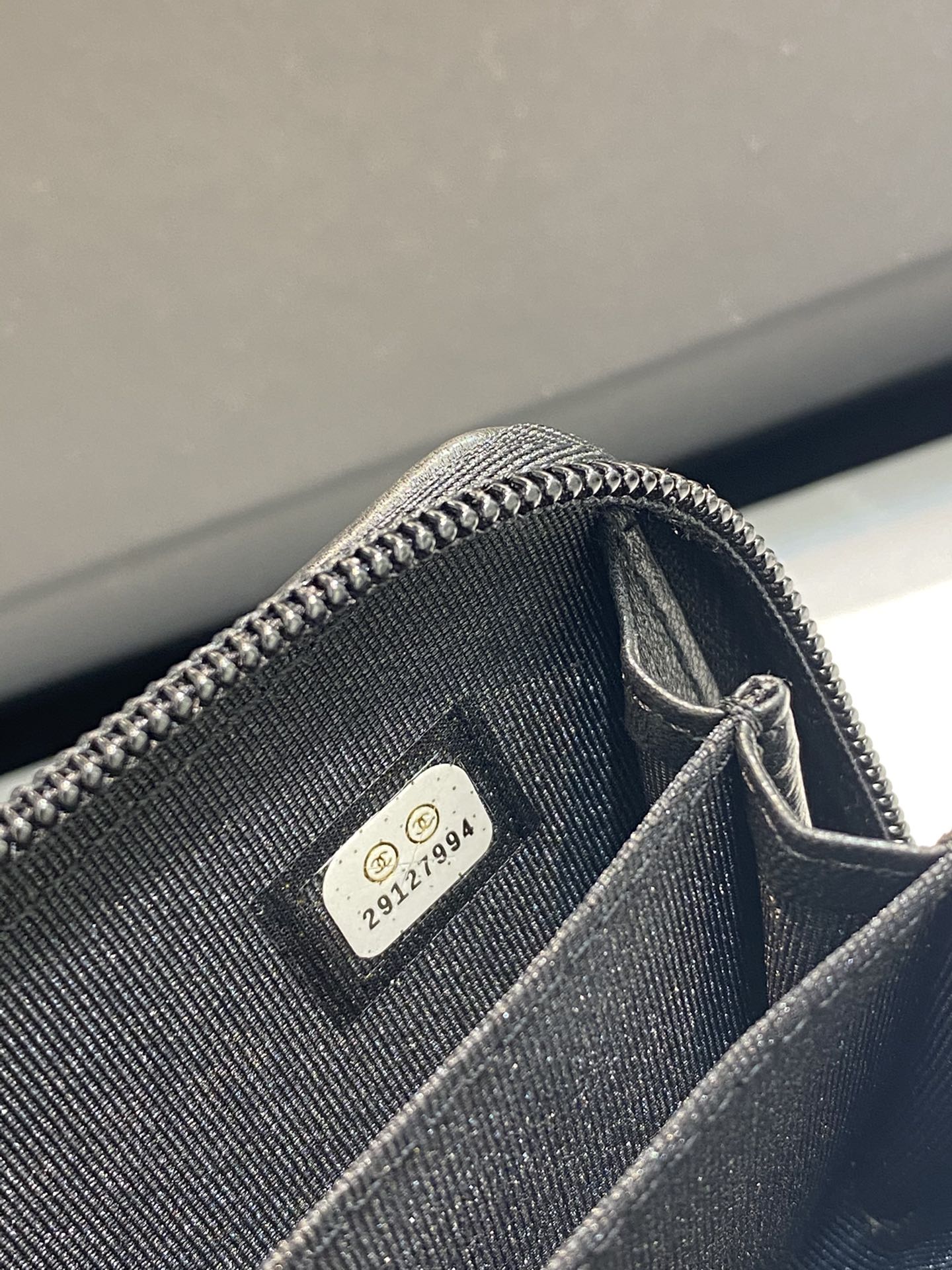 Классический кошелек для монет Chanel Le Boy на молнии — черно-золотой