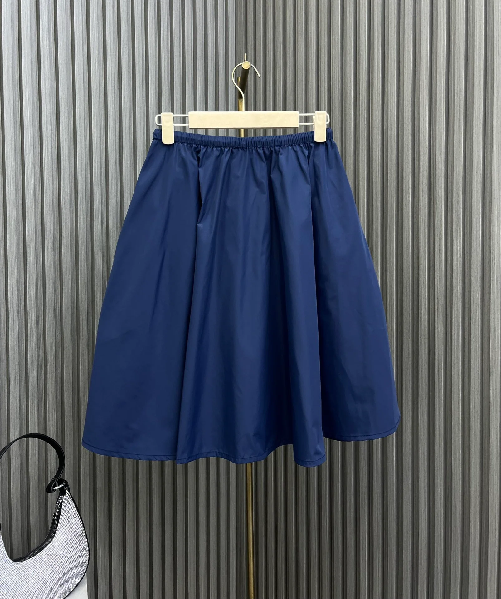 Miu Miu - 2404-24 Новинка: Тонкая нейлоновая юбка миди на завязках - синяя