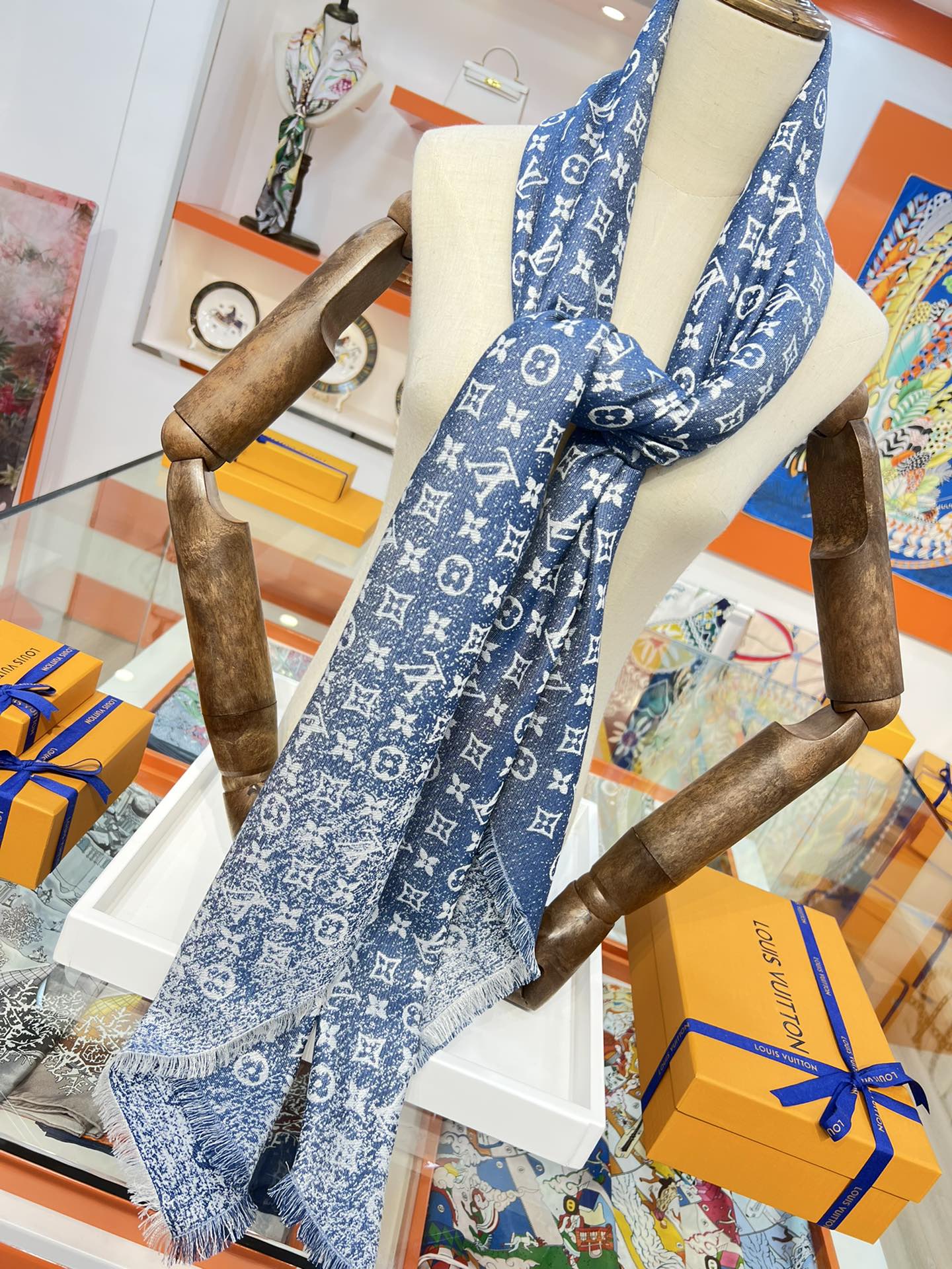 LV - Градиентная джинсовая шаль с монограммой - джинсовая ткань - градиент - 142 - 5 см - 2