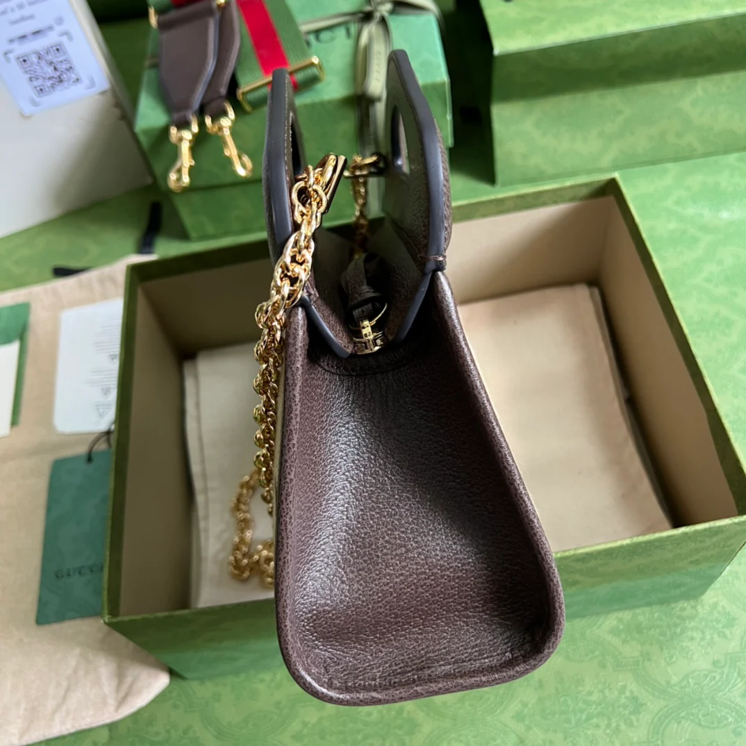 Мини-сумка Gucci Ophidia через плечо с отделкой из коричневой кожи.