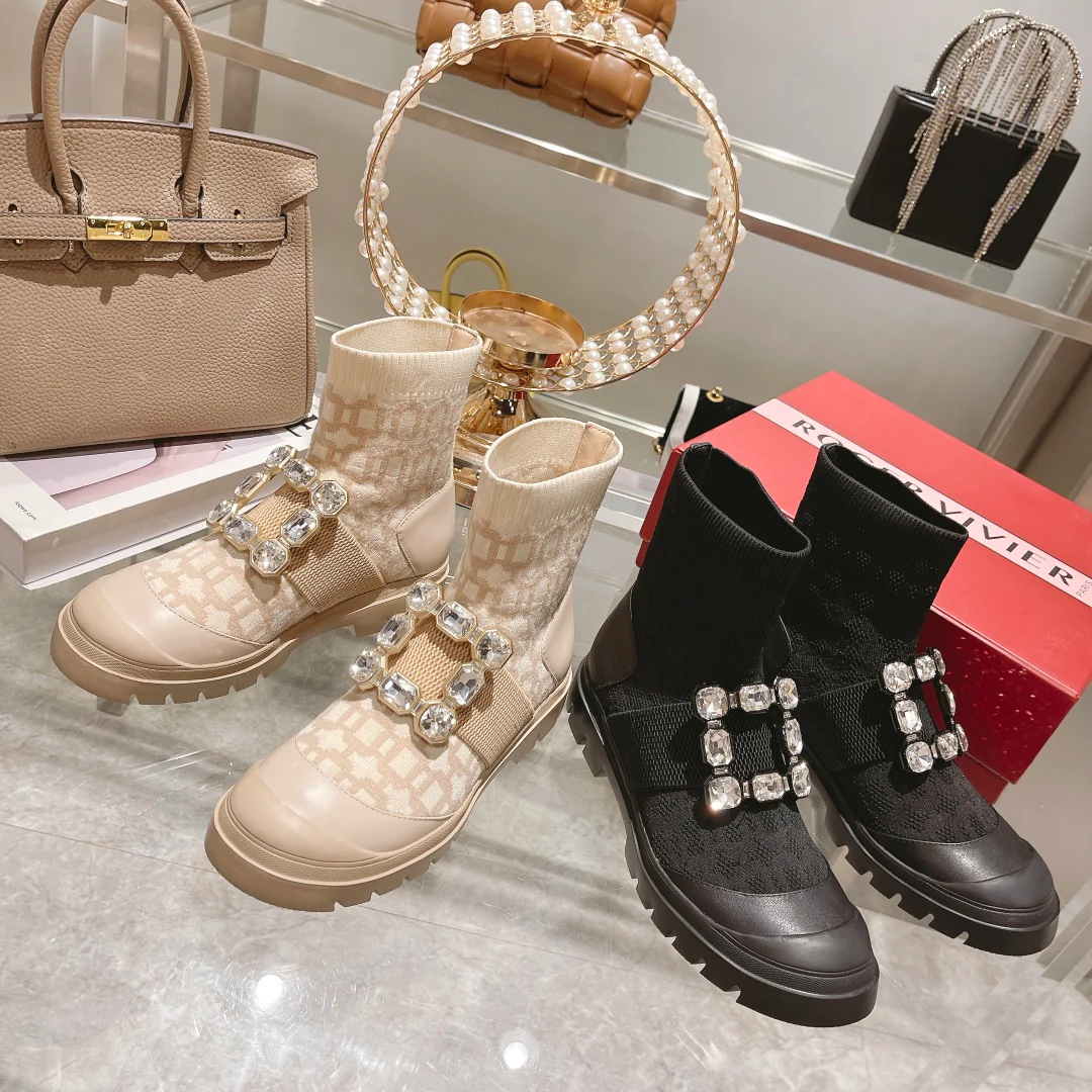 Обувь RV Shoes - Новинка ранней весны 2022 года - Классические ботинки на резинке с пряжкой и стразами.