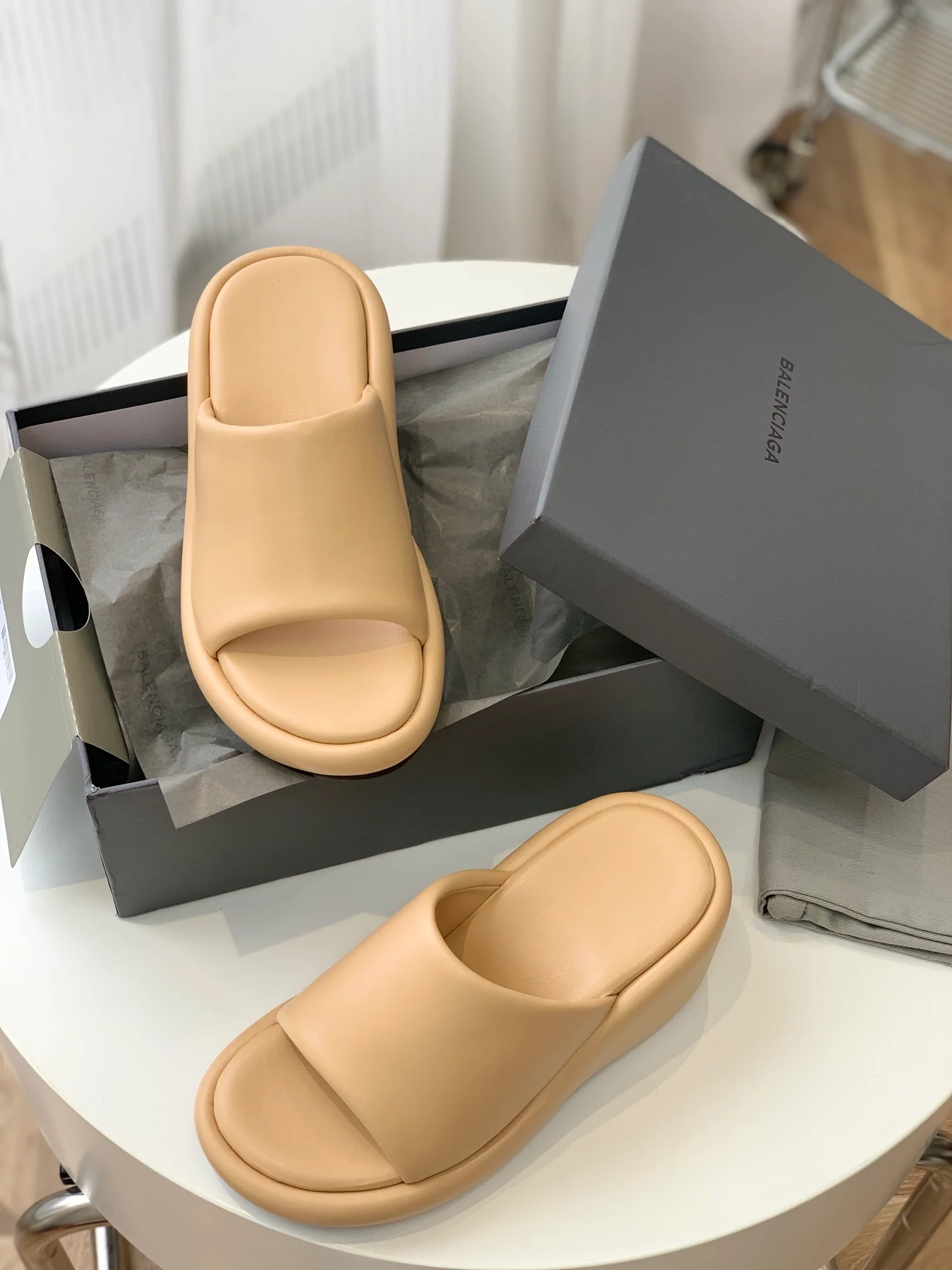 Balenciaga Весна/Лето 2023 - Сандалии на платформе - Абрикосовый цвет