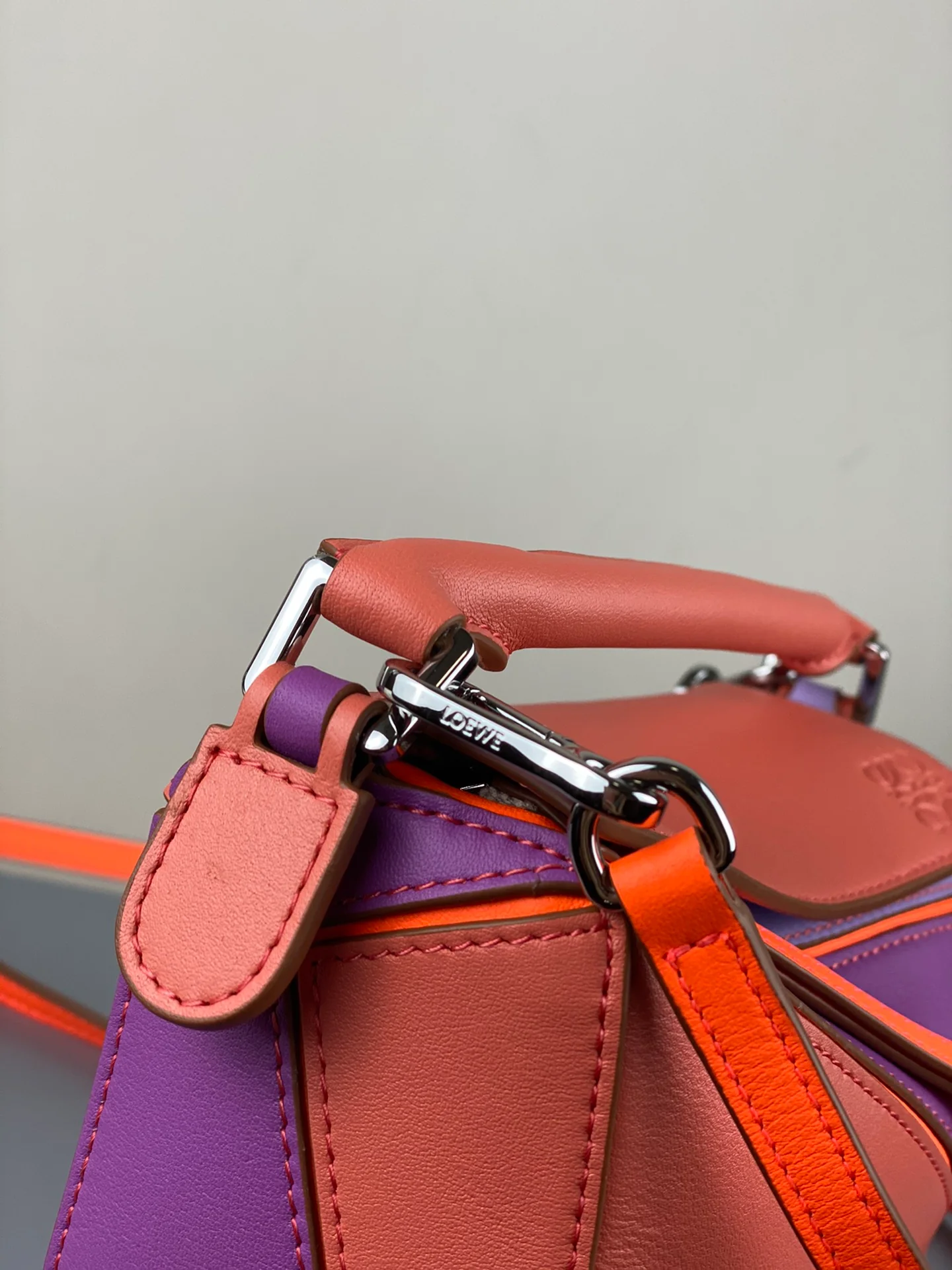 Мини-сумка Loewe Puzzle Bag из телячьей кожи - 9