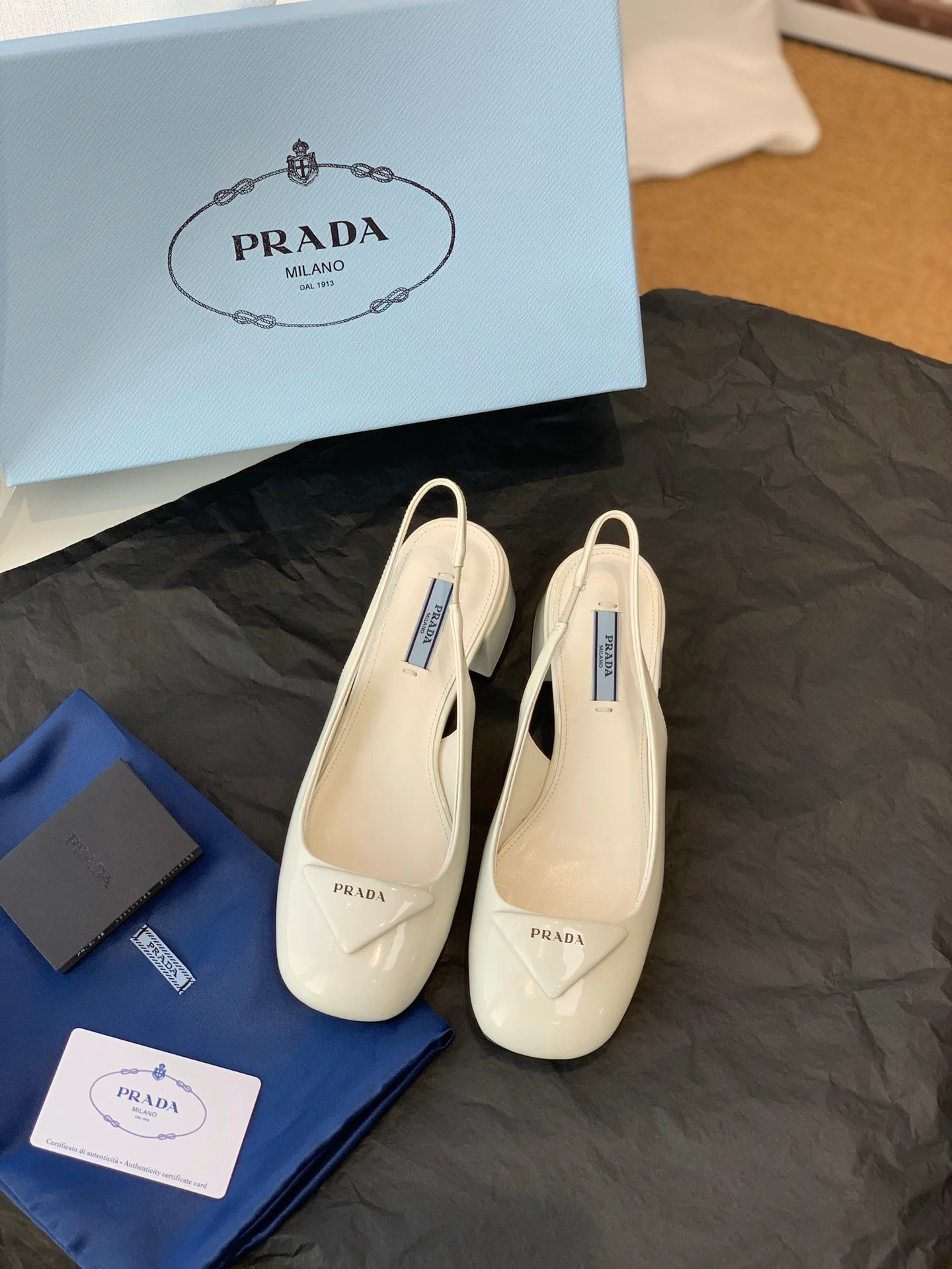 Туфли Prada - Туфли-мэри-джейн на низком каблуке от Prada - белые