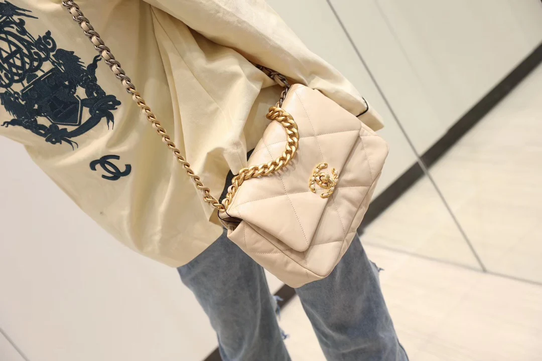 Сумка Chanel 19 - маленькая, абрикосового цвета