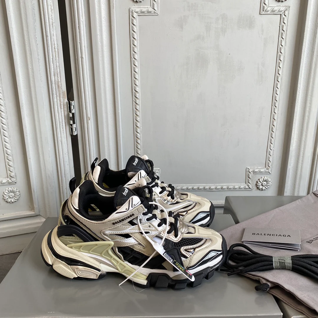 Кроссовки Balenciaga Track 2 Retro Dad Shoes - черно-золотые