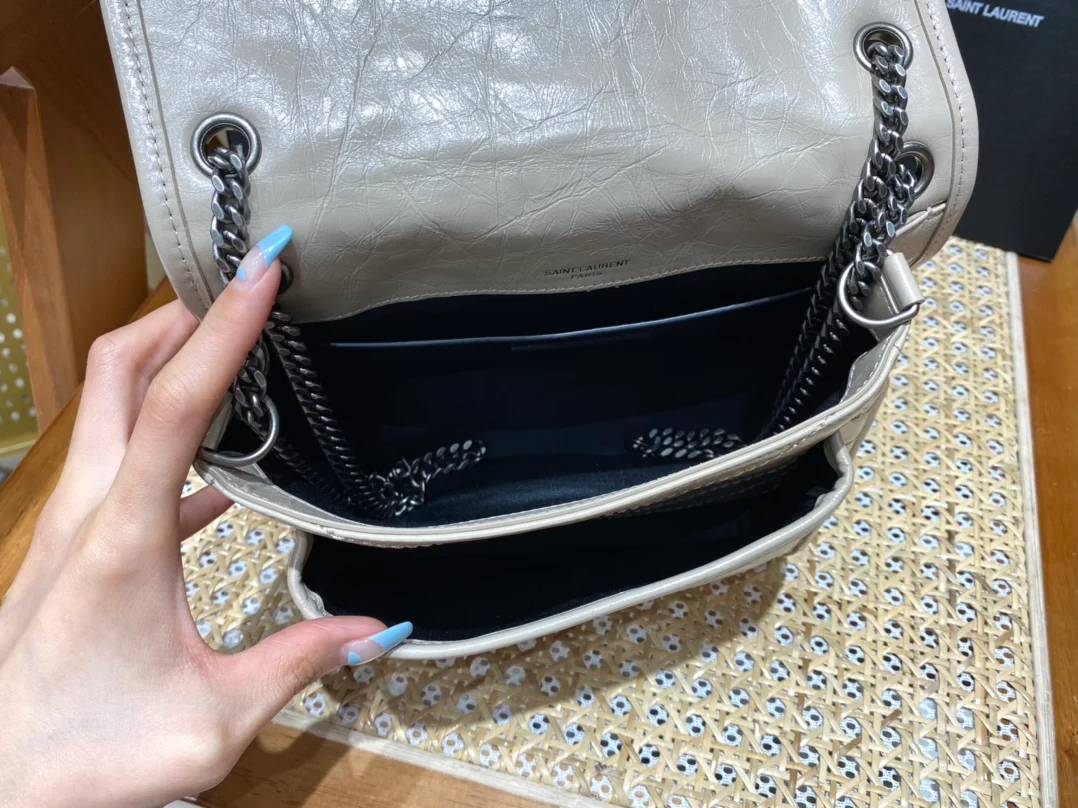 YSL Small Niki Leather - Светло-серая телячья кожа с масляной пропиткой и воском - С D-образной пряжкой - 1 шт.