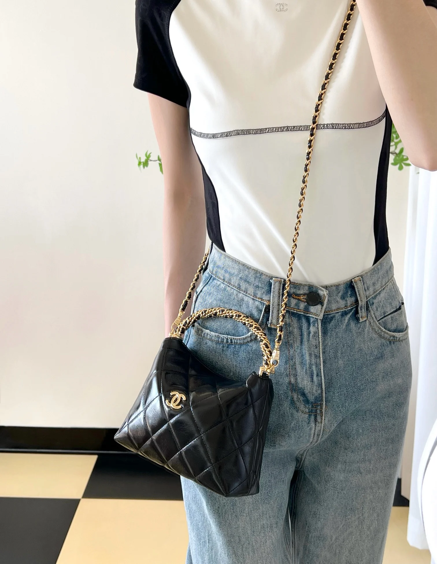 Сумка-хобо Chanel с витой ручкой - черная