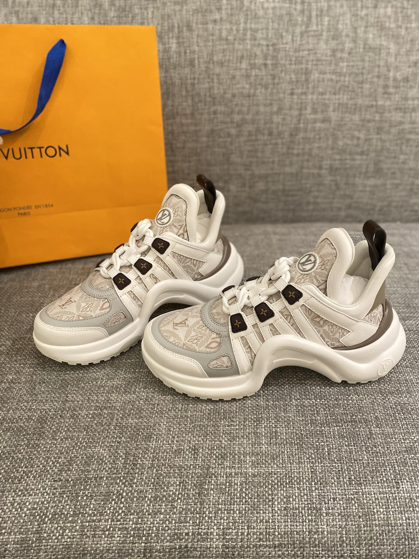 Обувь LV - массивные кроссовки LV - кожа с монограммой в стиле пэчворк